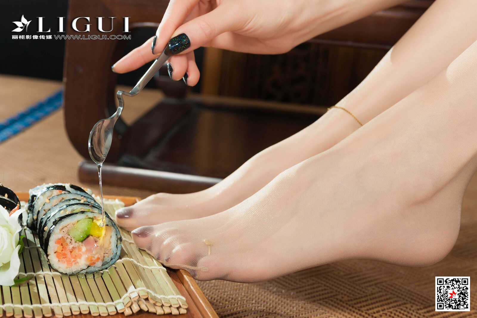 Model 凉儿《水果沙拉丝足诱惑》 [丽柜Ligui] 写真第1张