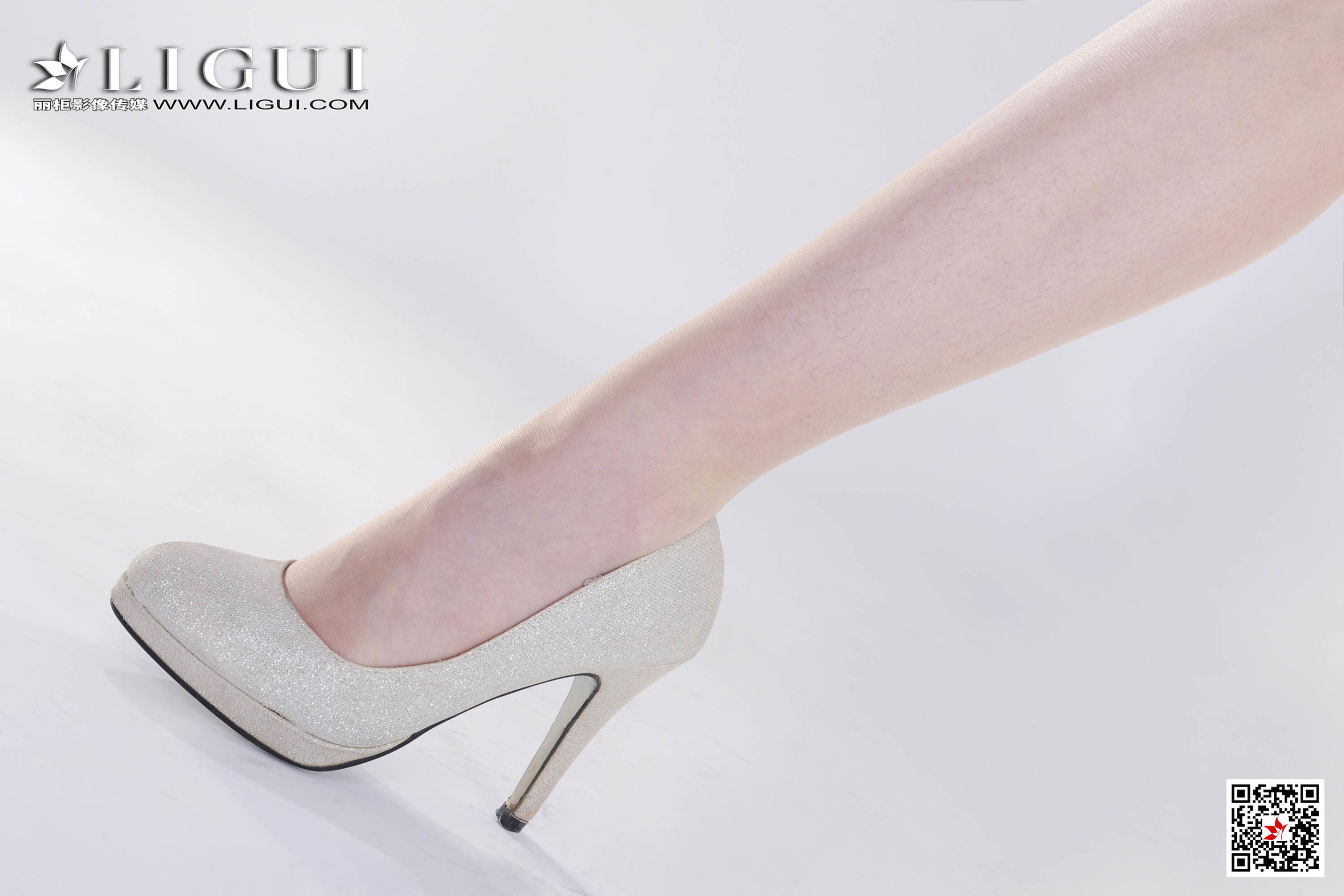 Model 秋晨《超短热裤足球女郎》 [丽柜LIGUI] 写真第15张