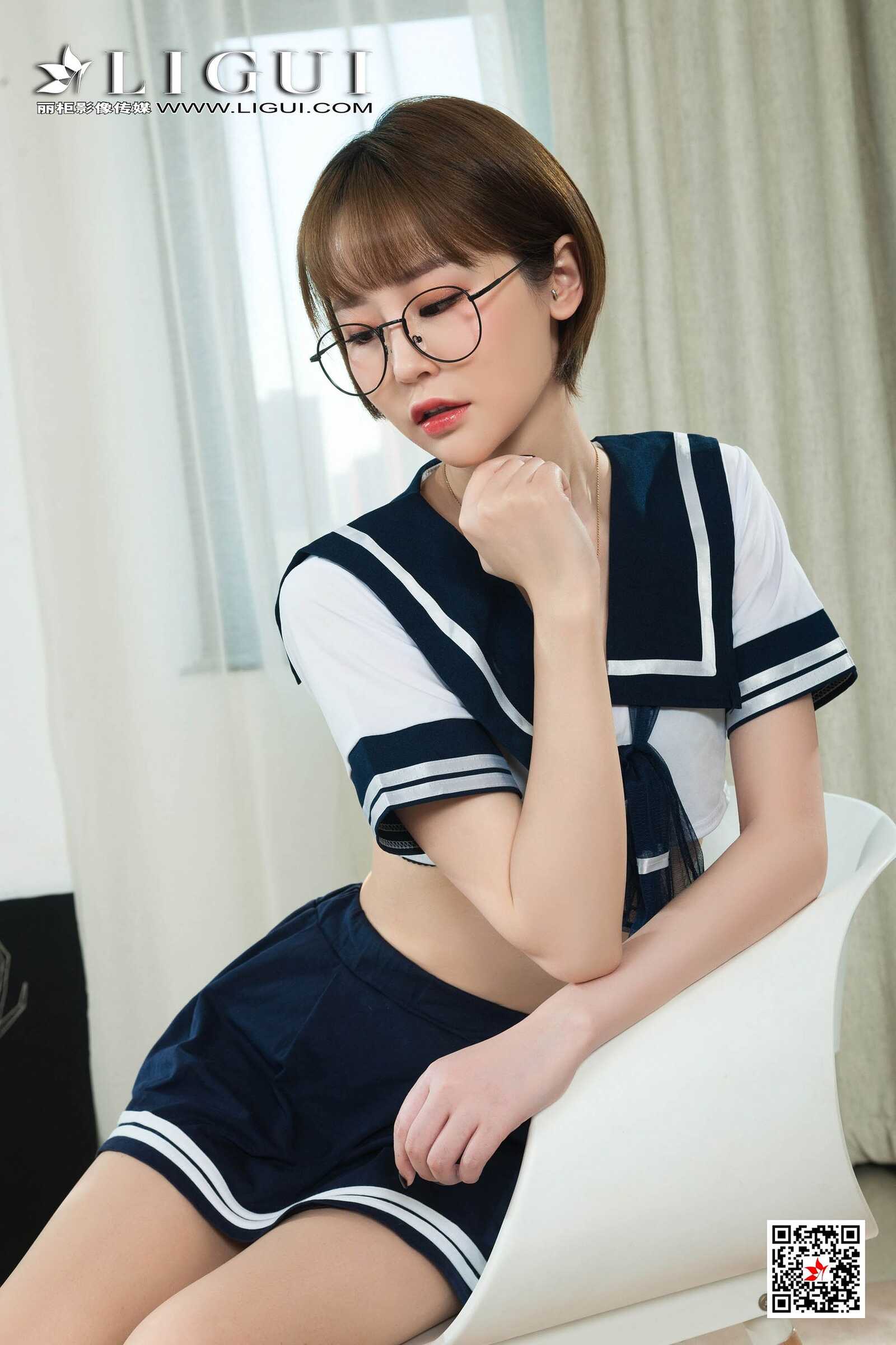 Model 洋洋《水手服眼镜妹丝足》 [丽柜LIGUI] 网络第12张