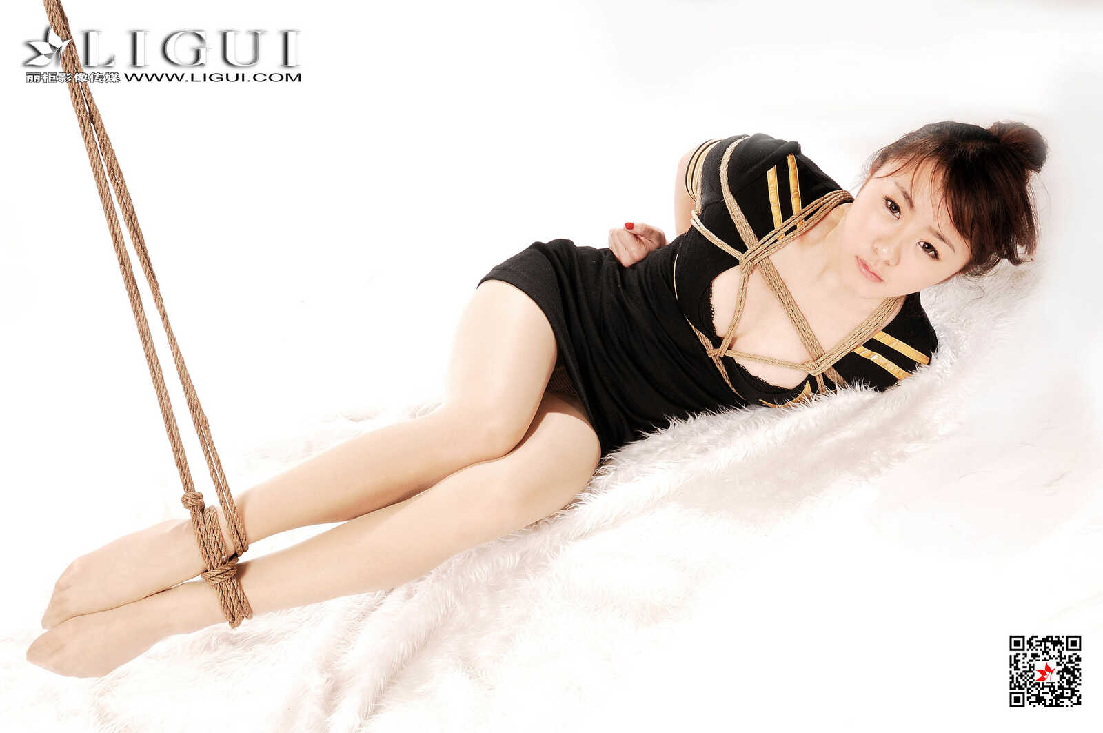 Model 佩佩《制服绳艺》 [丽柜美束Ligui] 写真集第7张