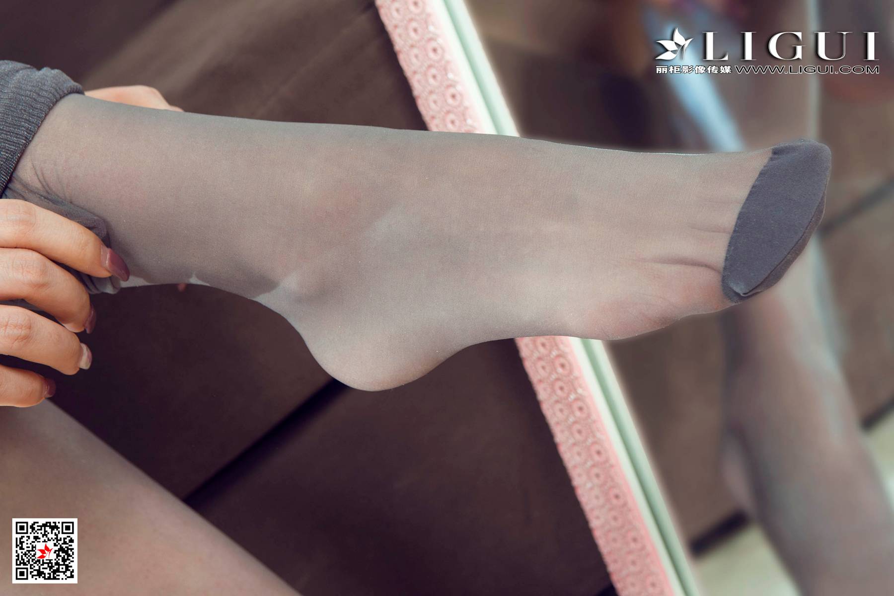 [Ligui丽柜] 2020.11.02《莲秘空姐》子晴 在线浏览第1张