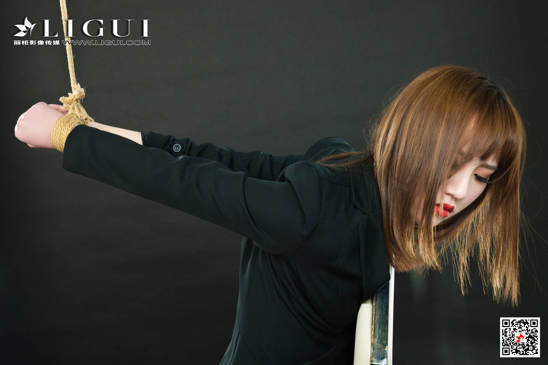 [Ligui丽柜] 2020.11.27《惩戒秘书》多多 在线浏览第17张