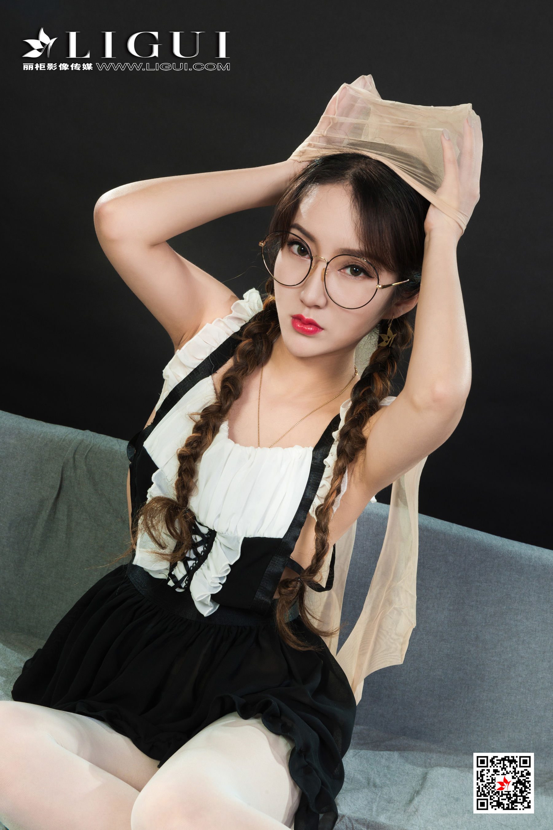 [丽柜Ligui] Model 汐汐 《颜丝香吻》 写真套图第17张