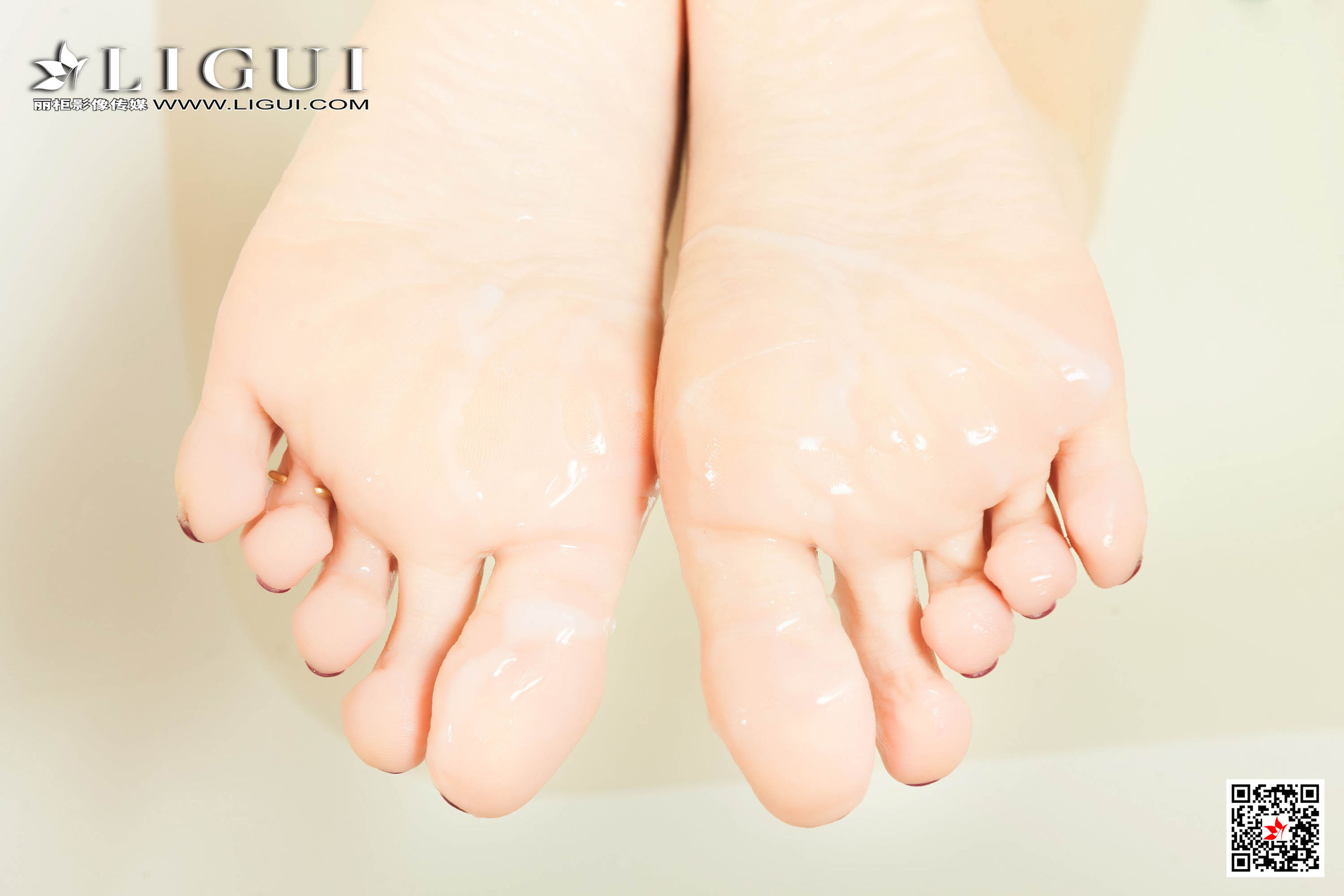 [丽柜Ligui] 天天 - 浴缸肉丝袜湿身系列第23张