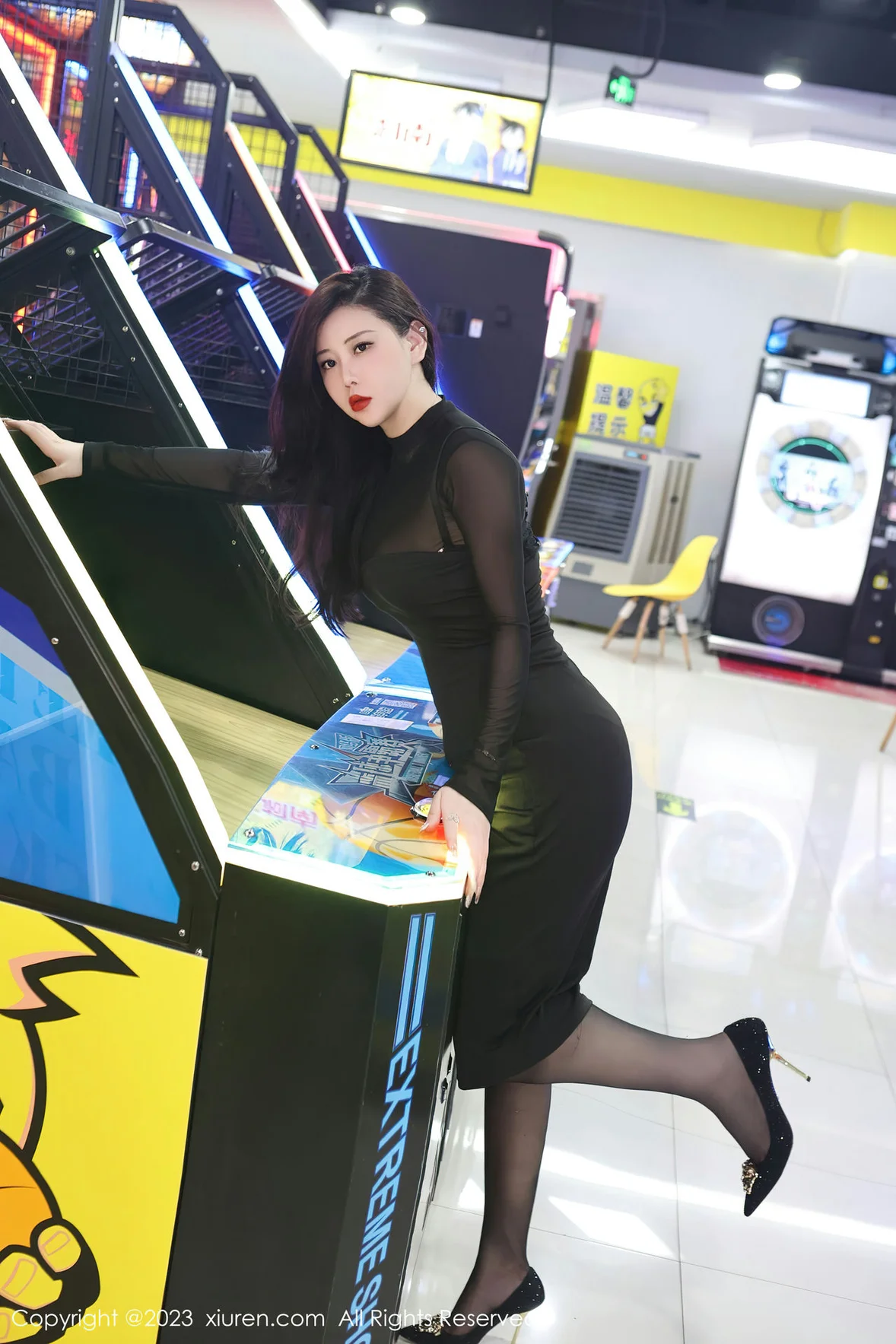  XiuRen 秀人 No.7230 王婉悠Queen 电玩城黑色薄纱性感写真 [72P]第1张