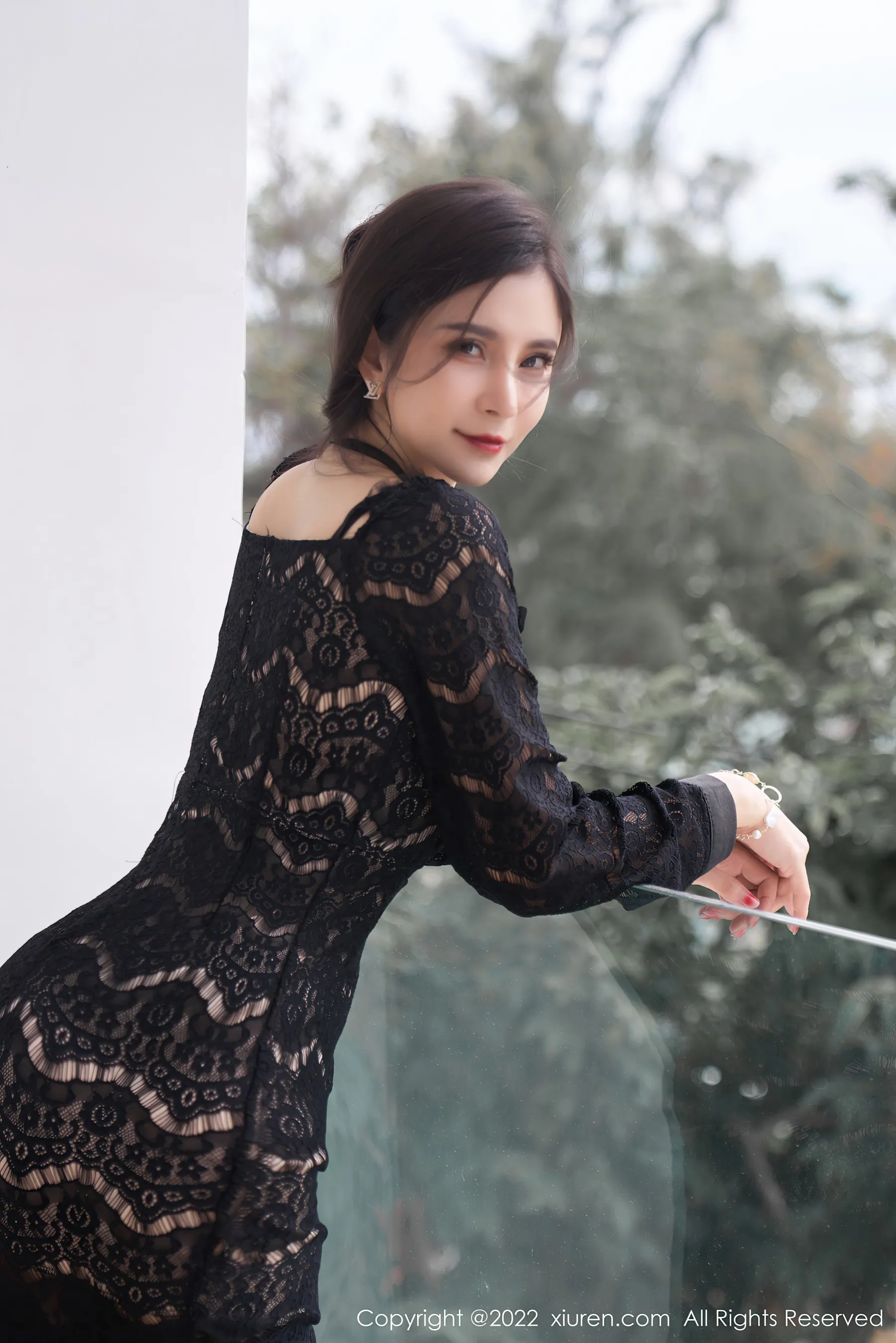  秀人网 No.4668 小蛮妖Yummy 黑丝美臀旅拍写真第16张