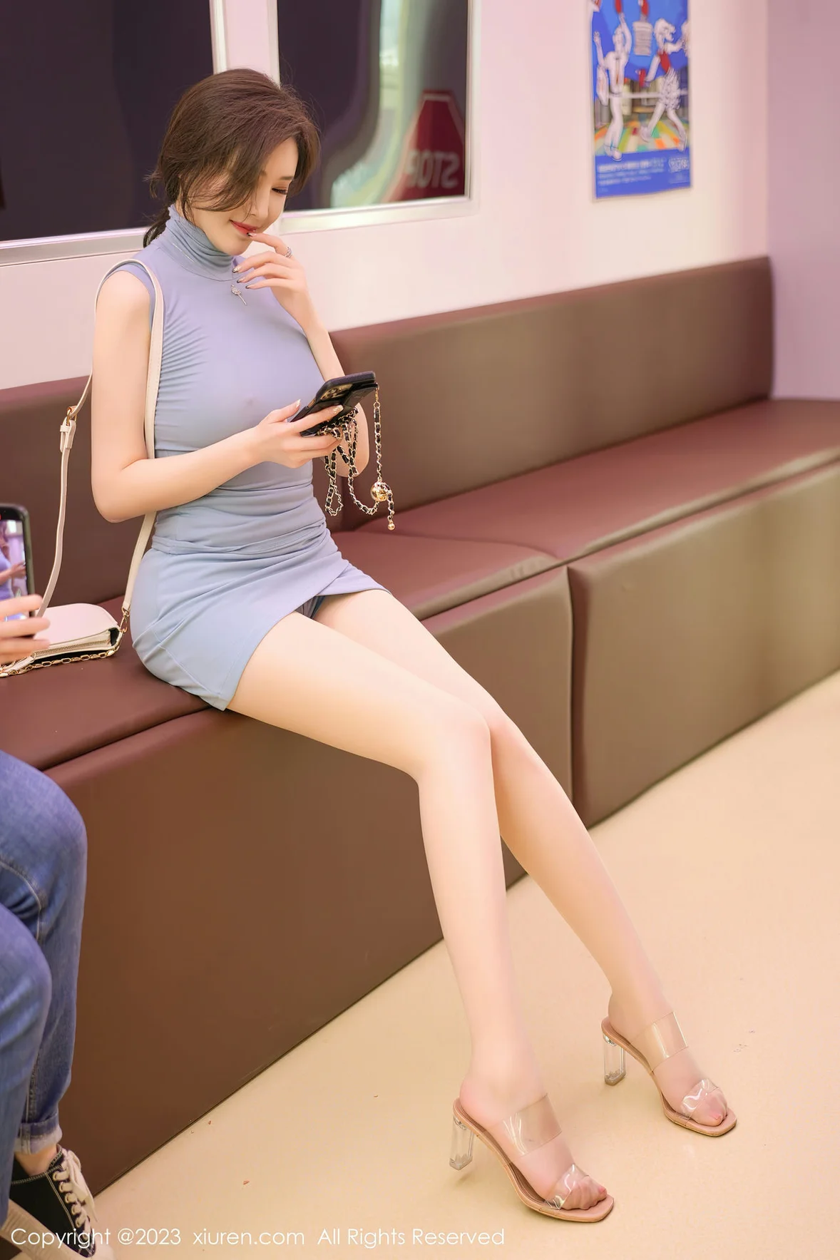  XiuRen 秀人 No.6888 Carol周妍希 地铁场景拍摄性感写真 [72P]第2张