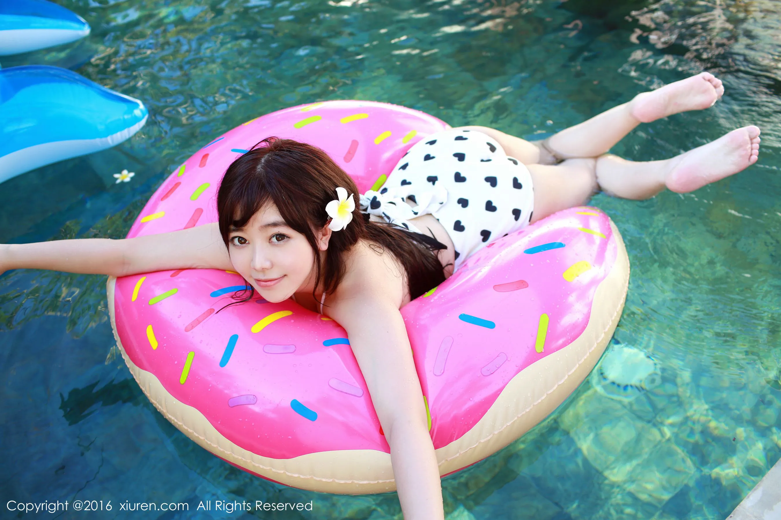  刘飞儿Faye《吊带牛仔热裤+比基尼》 秀人网 No.470第13张