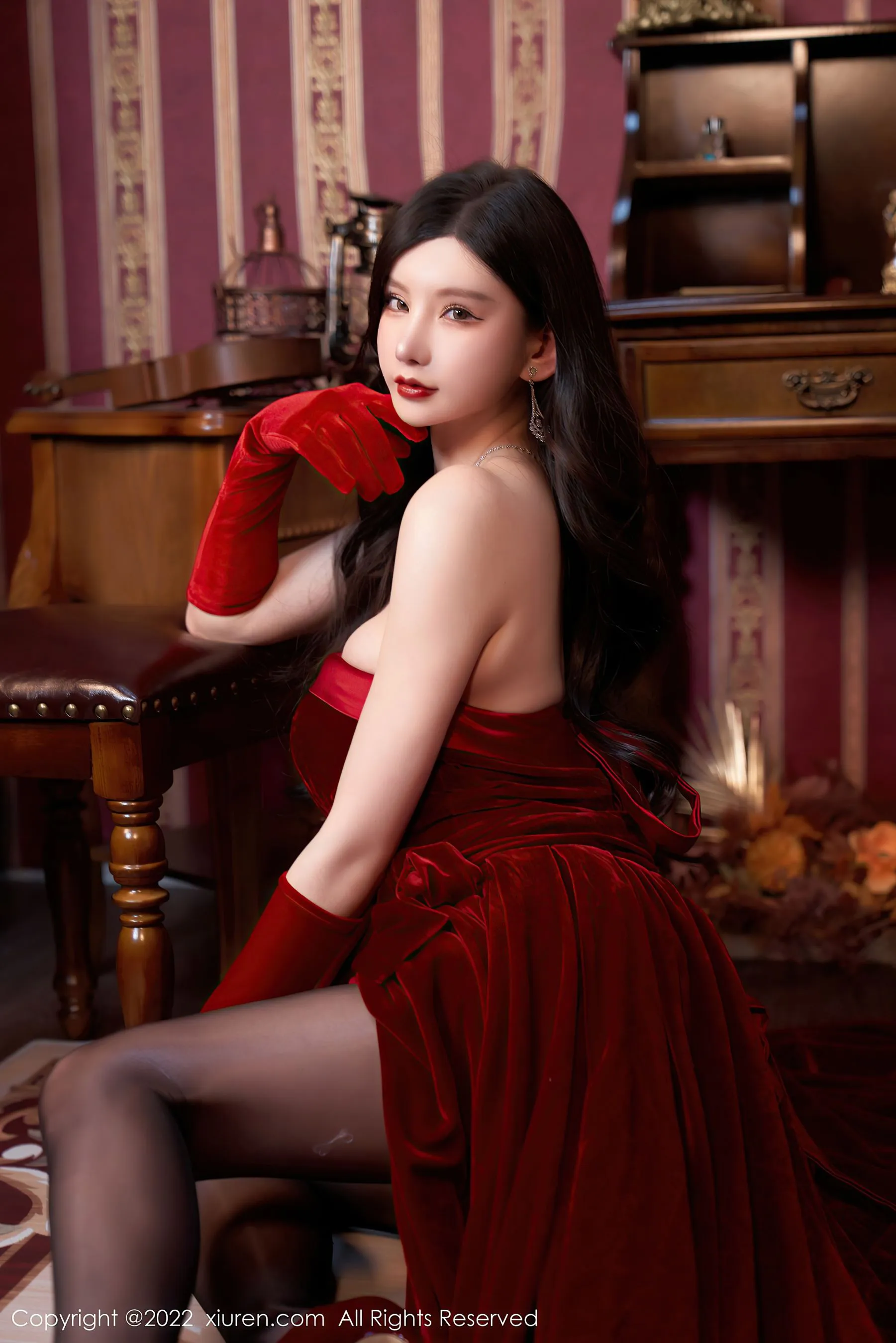  秀人网 No.4909 周于希Sally 长裙黑丝冷艳旅拍第24张