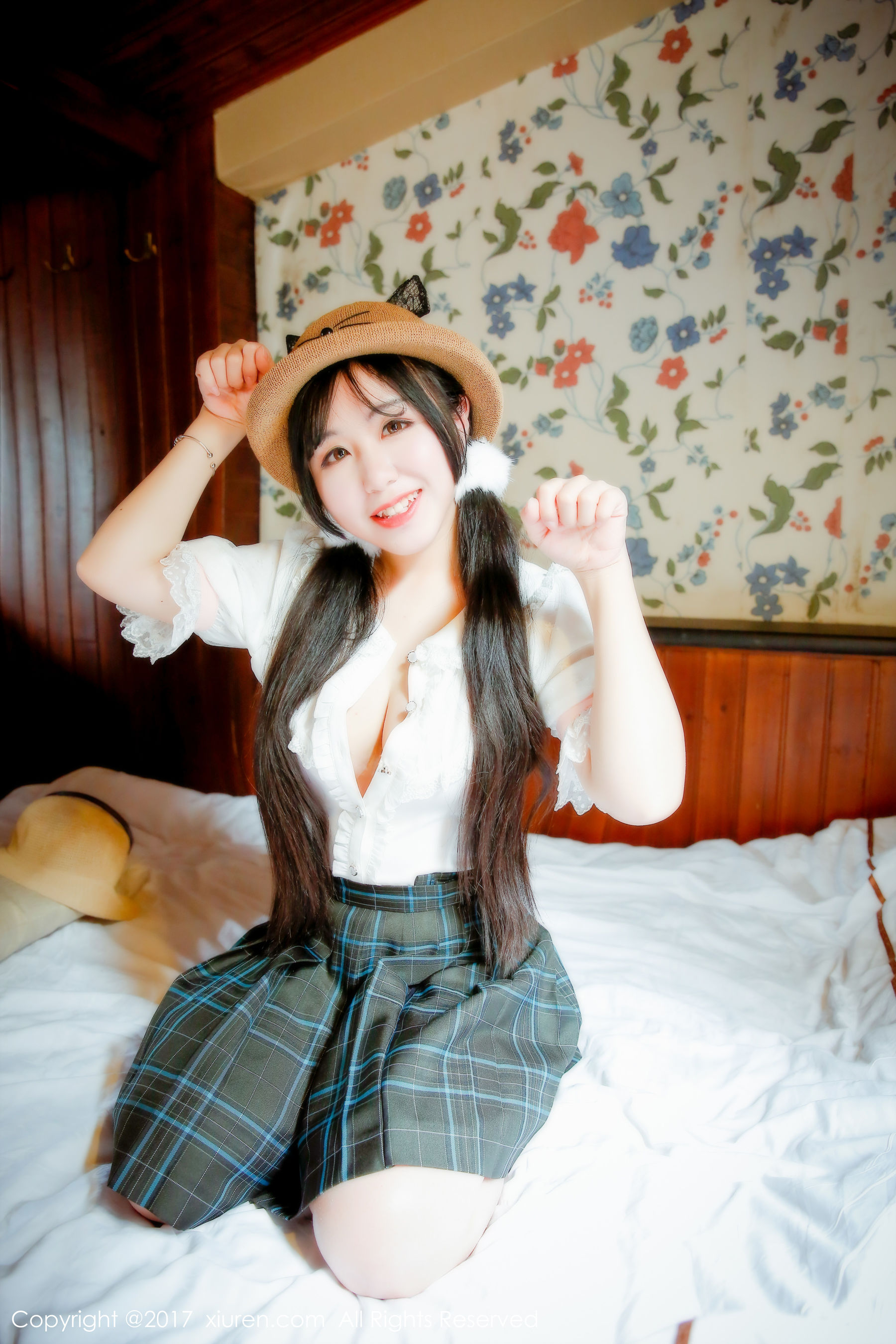  v菜《戴草帽的青涩私房少女》 秀人网XIUREN No.742第5张