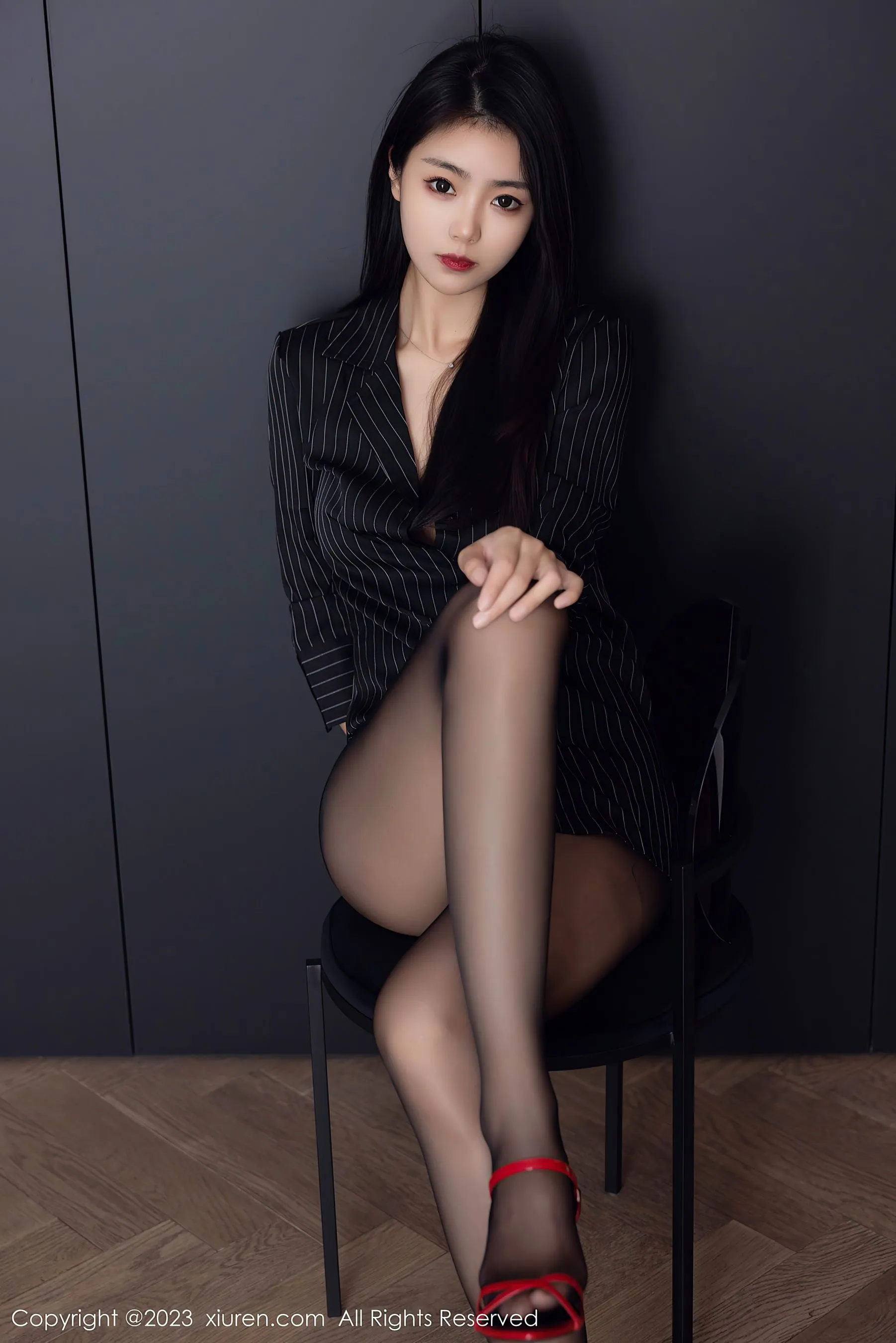 秀人网 No.6677 可樂Vicky 黑丝美腿第21张