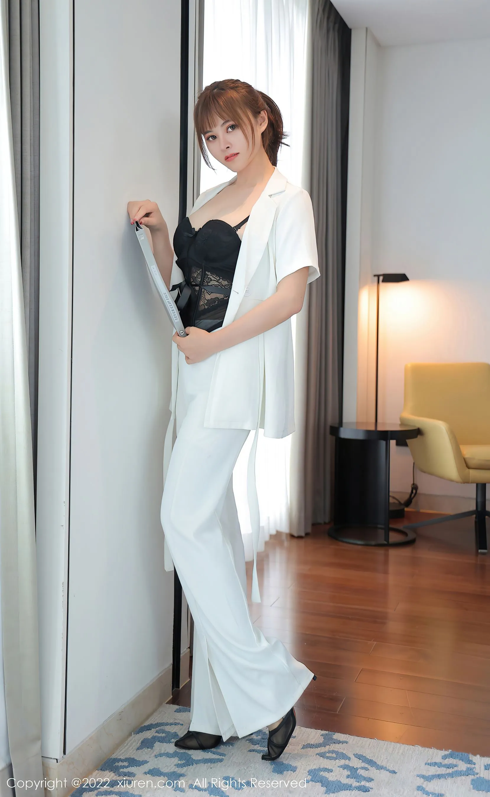  秀人网 No.5019 奈沐子 Ol装扮美腿第4张