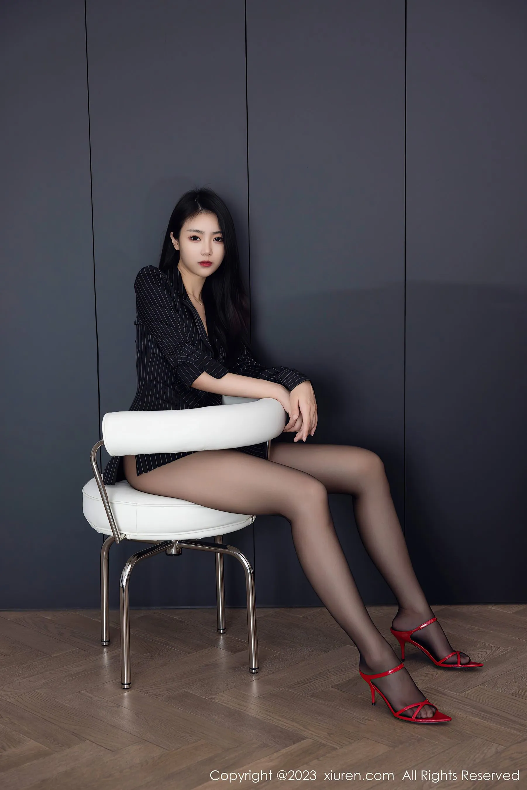 秀人网 No.6677 可樂Vicky 黑丝美腿第25张