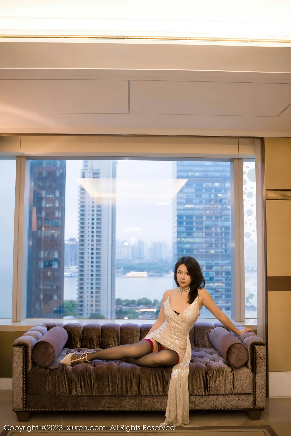  秀人网 No.7401 陆萱雅 吊带短裙性感写真 [64P]第2张