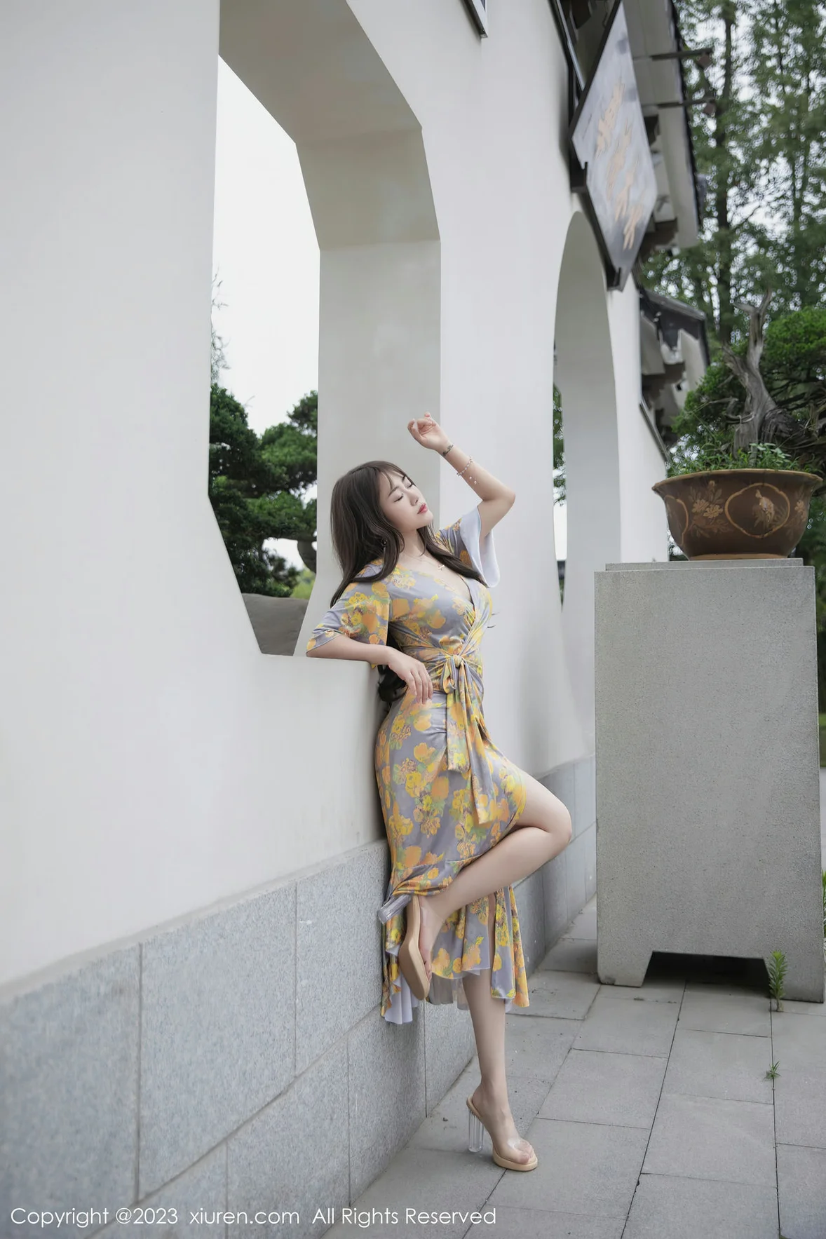  XiuRen 秀人 No.6949 严利娅Yuliya 黄灰色睡裙性感写真 [85P]第10张