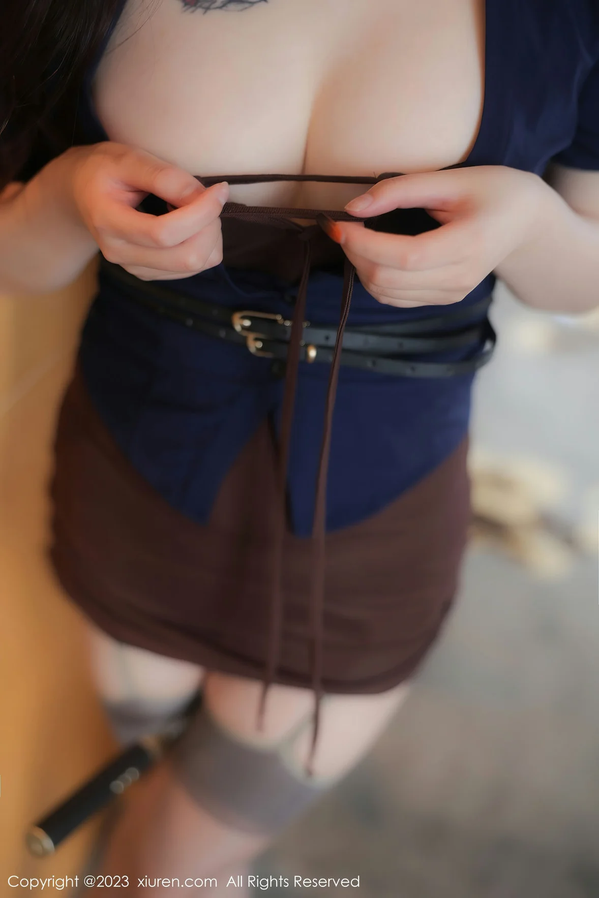  XiuRen 秀人 No.6872 Arude薇薇 灰色丝袜性感写真 [105P]第11张