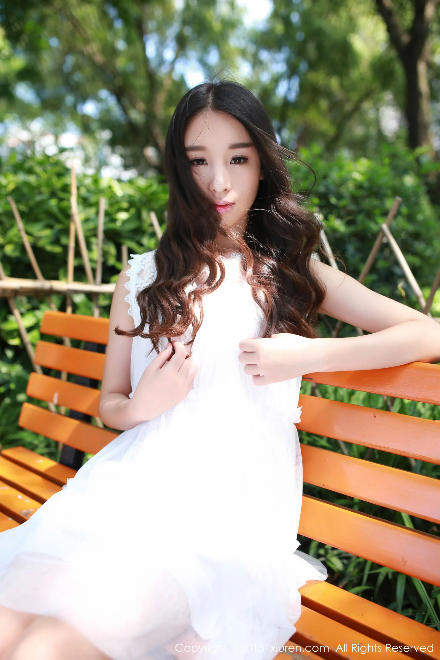  梓萱Crystal《小清新外拍~ 野外露出》 秀人网 No.371第3张