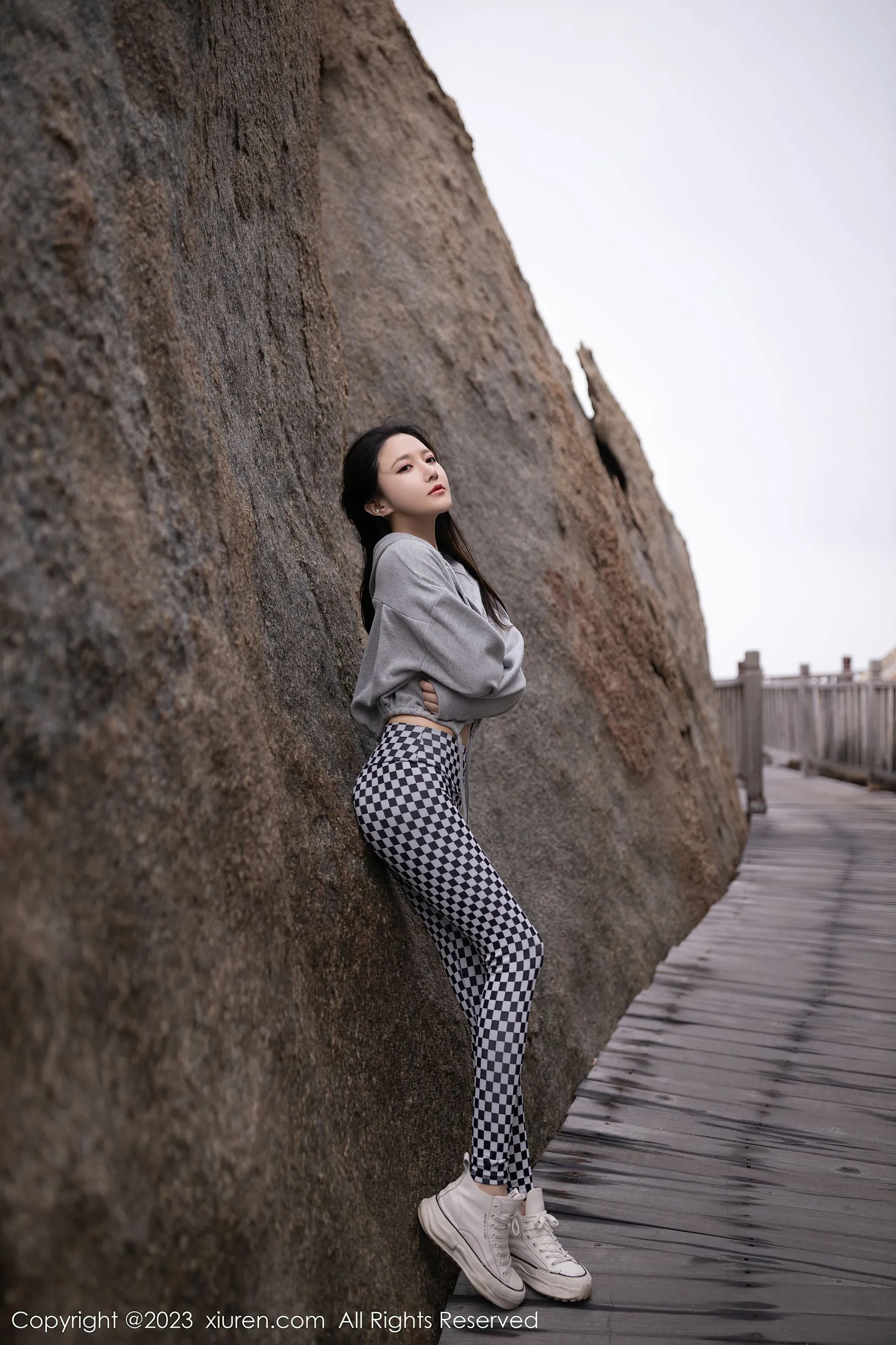 秀人网 No.6541 鱼子酱Fish 车拍美腿第27张