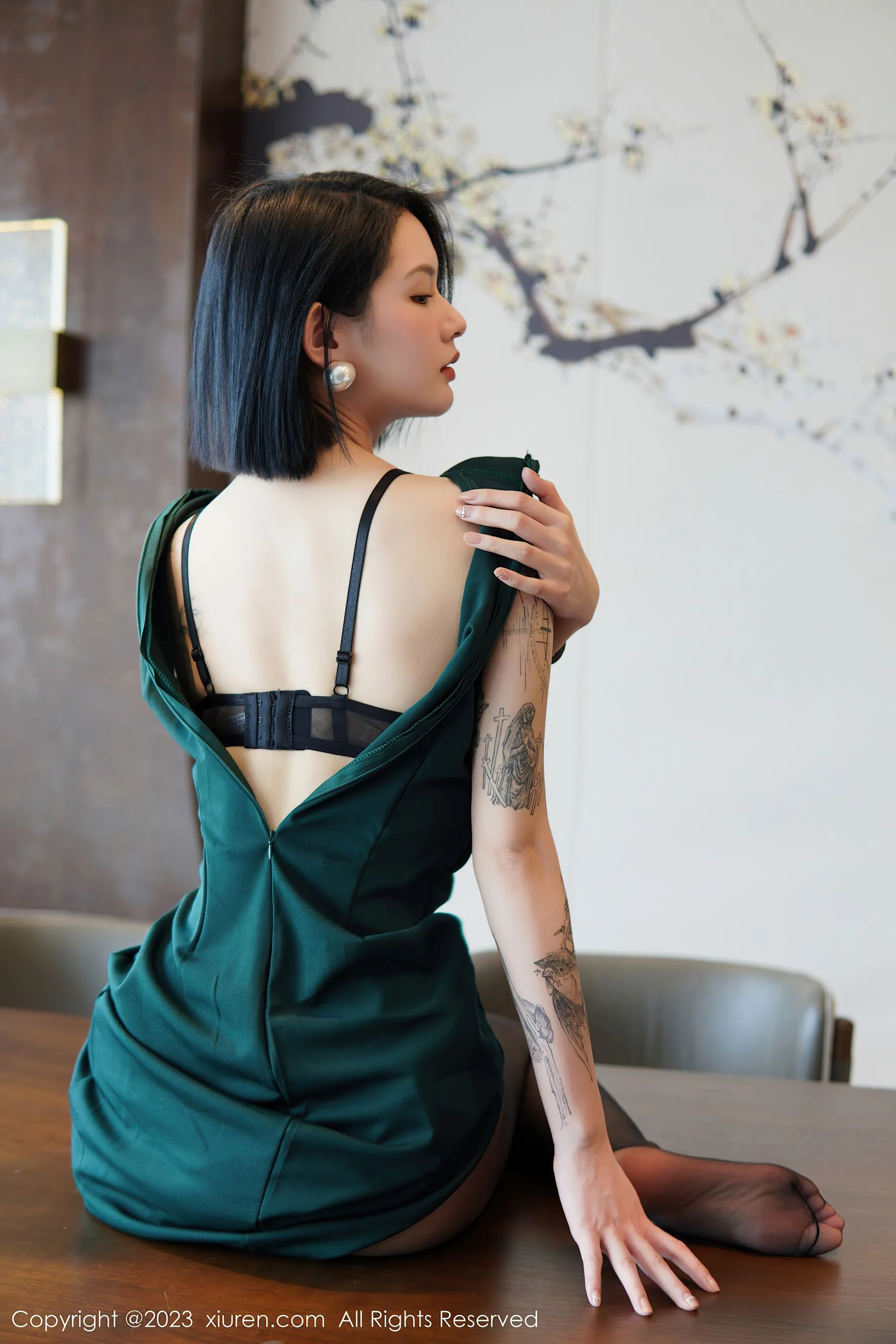 秀人网 No.6205 乔一一 黑丝美腿第28张