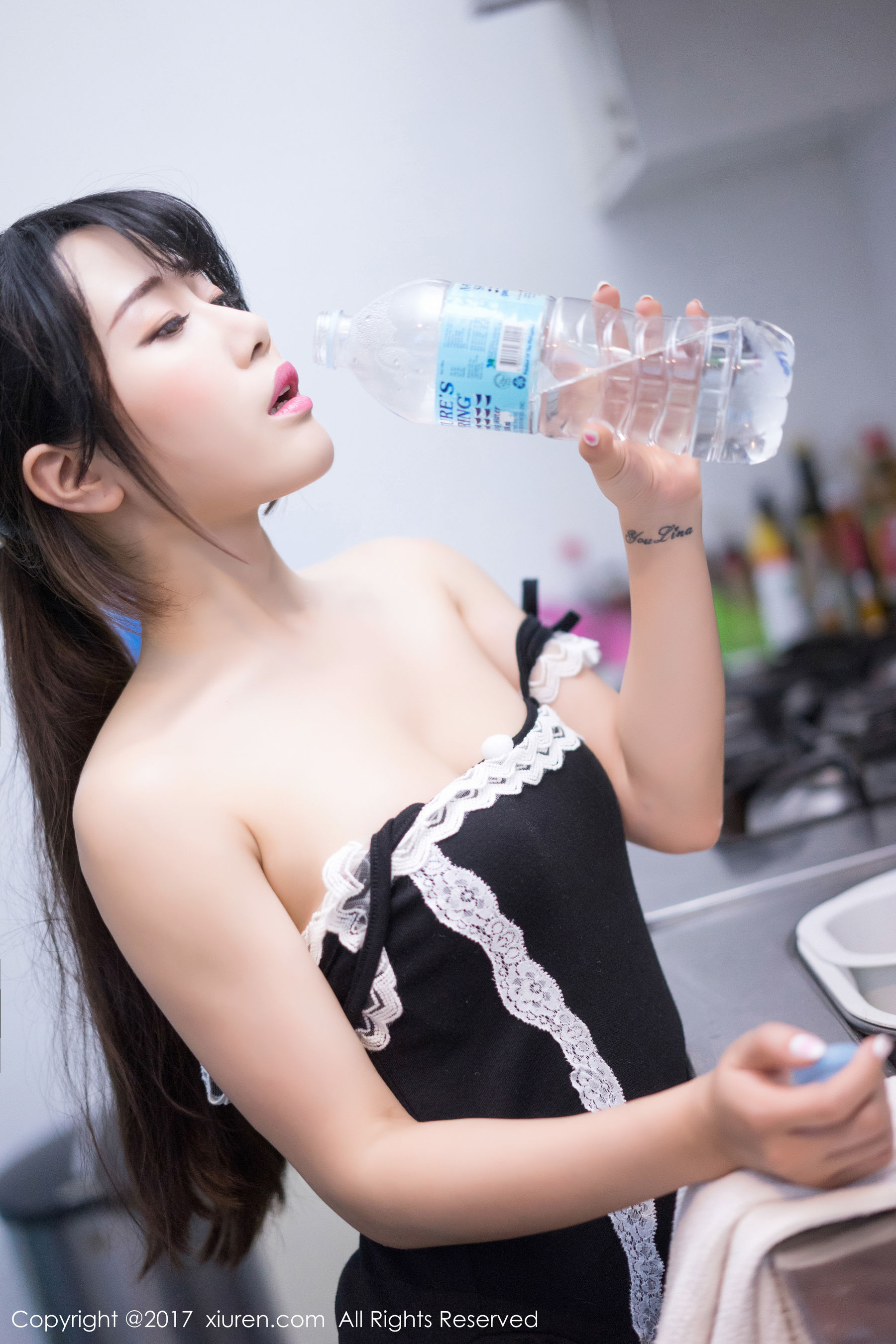  兜豆靓Youlina《室外清新，室内性感特写》 XiuRen 秀人网 NO.814第11张