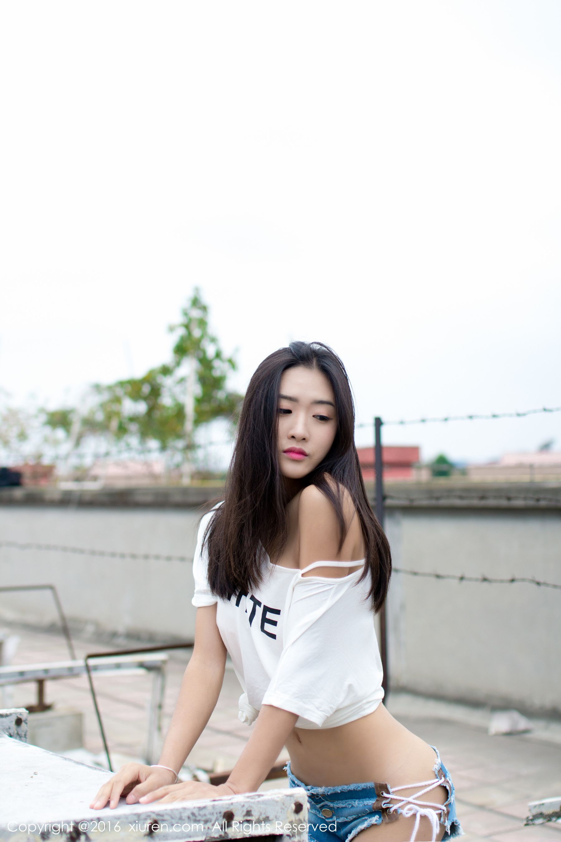  周琰琳LIN《红颜朱唇，宛若青莲出水》 秀人网 No.624第2张