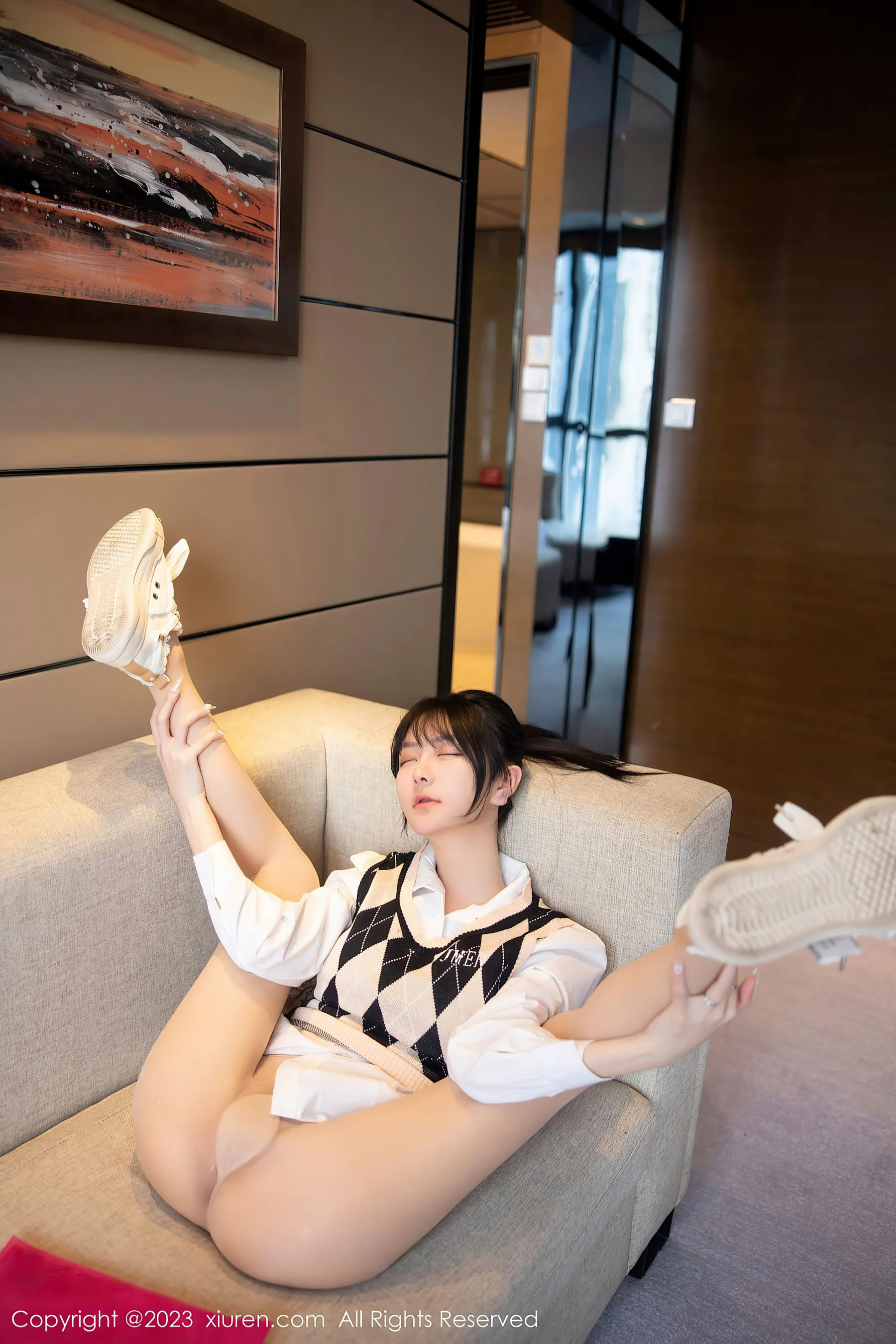  秀人网 No.6329 谢小蒽 短裙美腿第5张