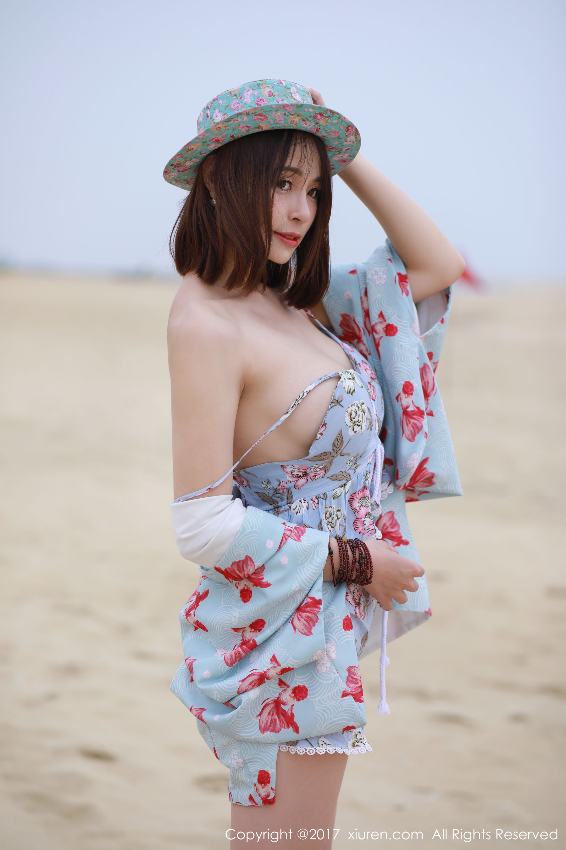 奈奈Fox《海边沙滩系列》 秀人网XIUREN No.766第1张