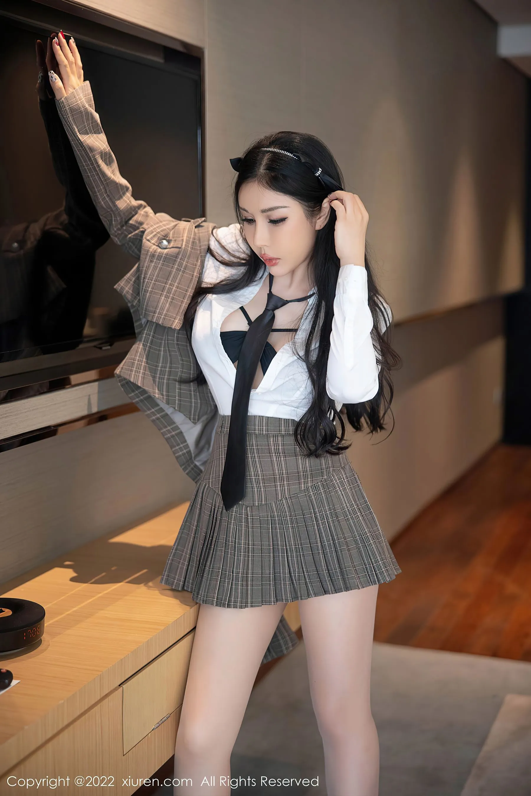  秀人网 No.5902 田冰冰 制服美腿第2张