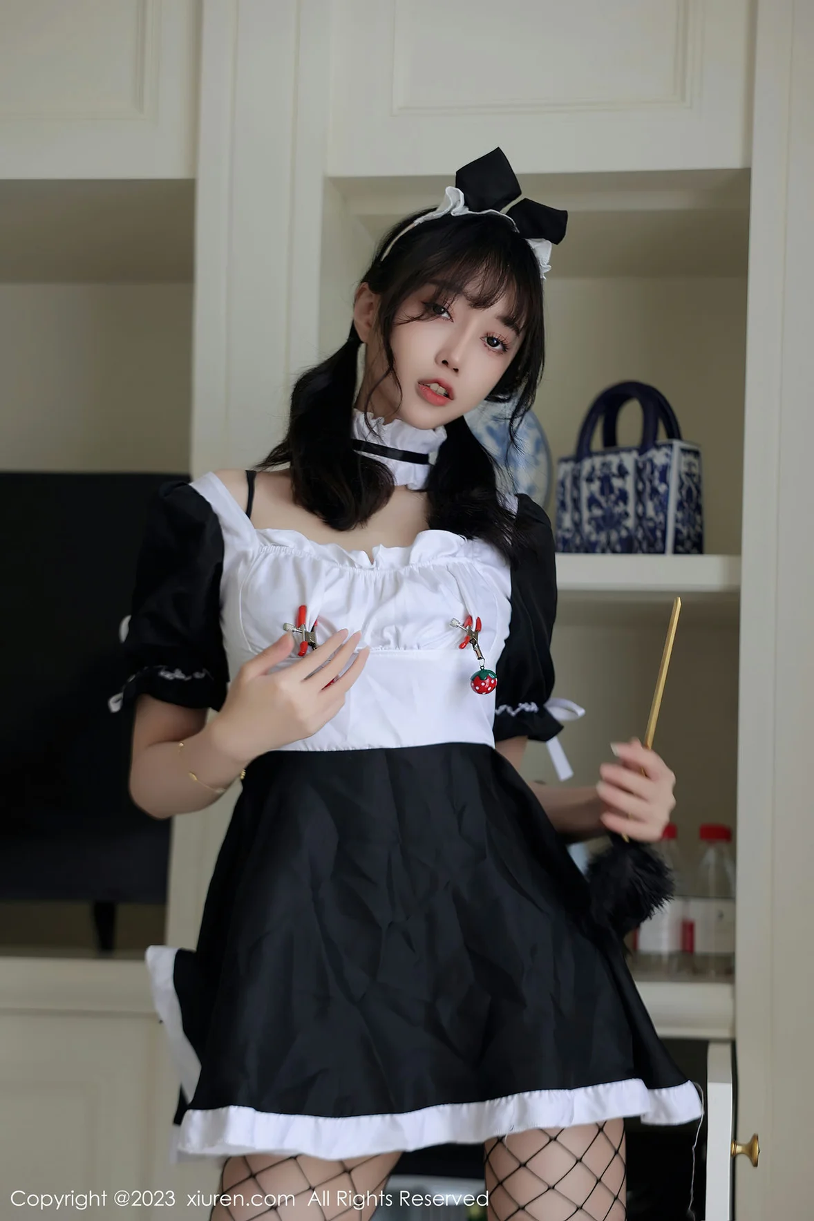  XiuRen 秀人 No.7217 玥儿玥er 黑白拼色女仆杭州旅拍 [76P]第4张