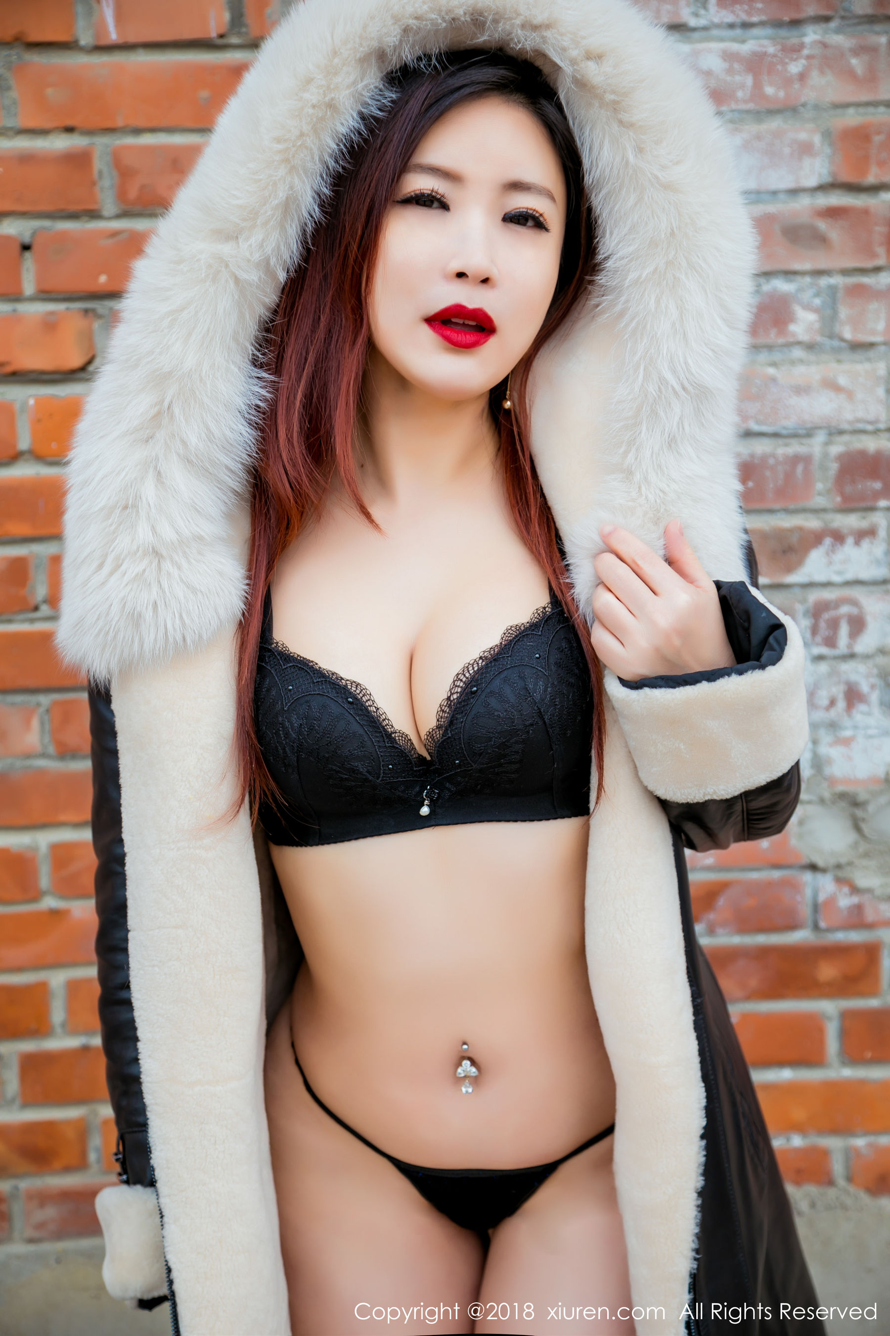  西希白兔《室外性感写真》 XiuRen 秀人网 No.953第4张