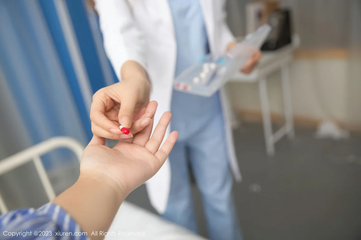  XiuRen 秀人 No.6849 绮里嘉ula 美女医生装扮性感写真 [84P]第4张