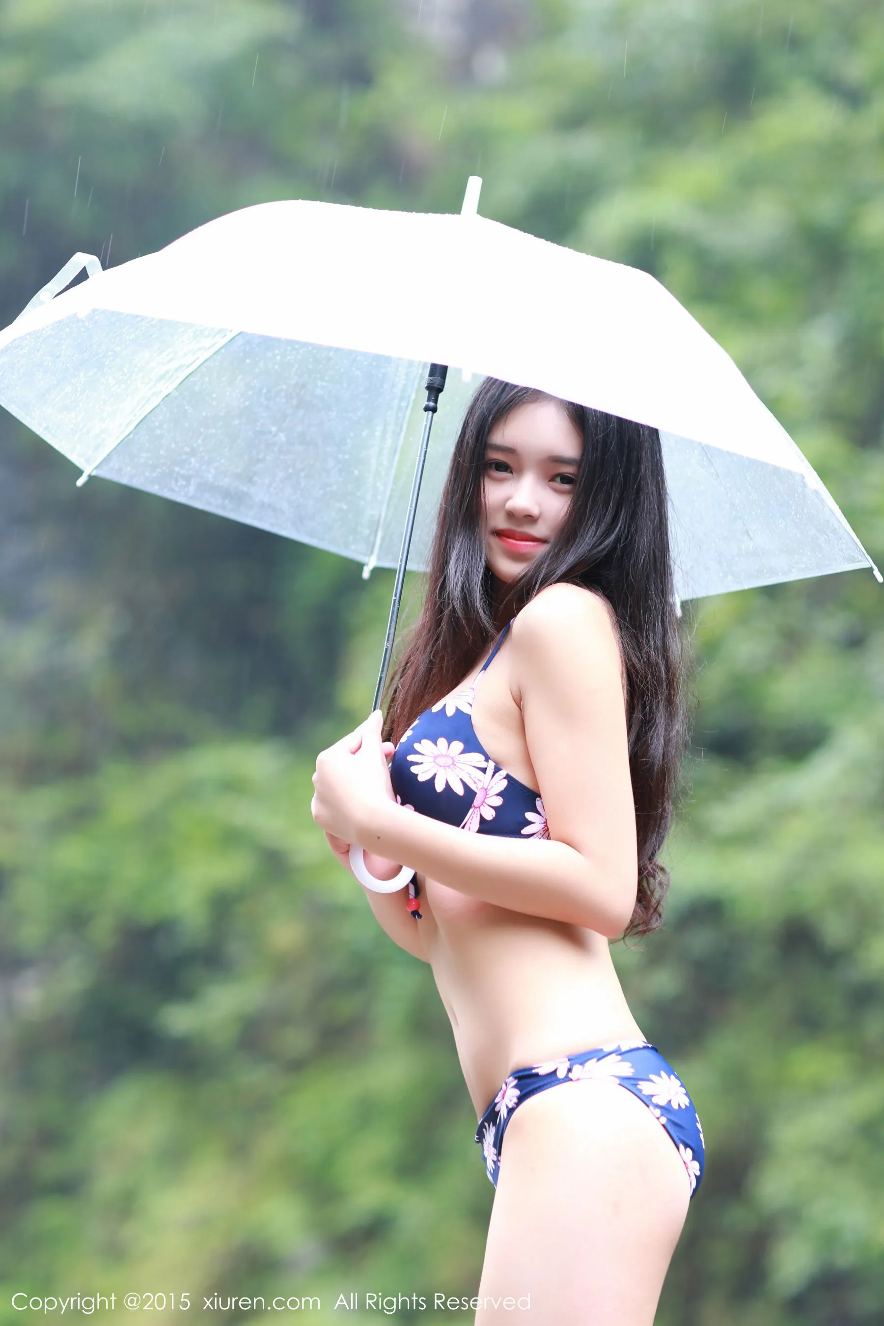 新人模特果味包子清新外拍 秀人网 No.368第13张