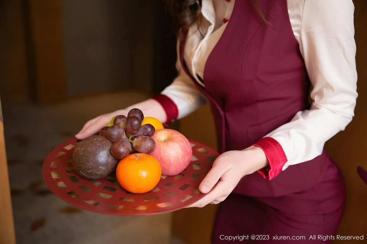  XiuRen 秀人 No.7255 是小逗逗 制服诱惑性感写真 [81P]第1张