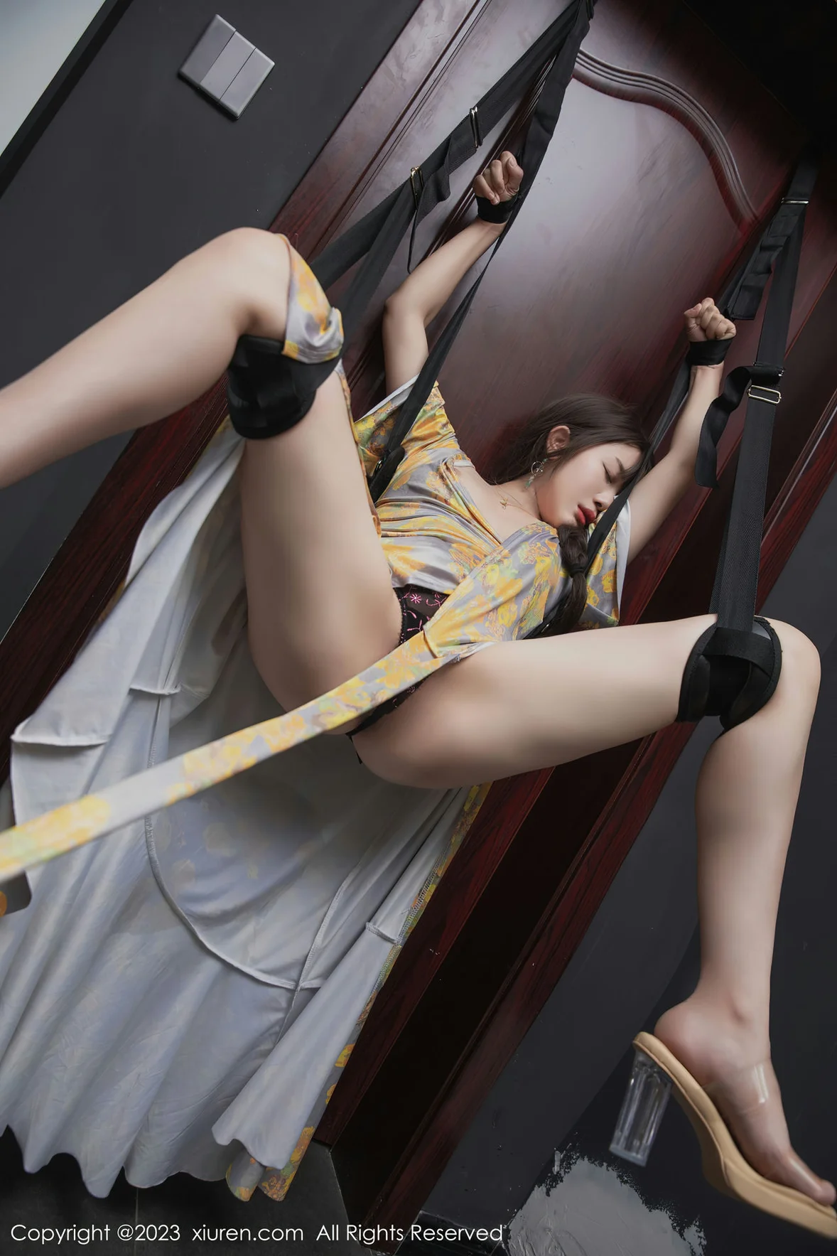  XiuRen 秀人 No.6949 严利娅Yuliya 黄灰色睡裙性感写真 [85P]第26张