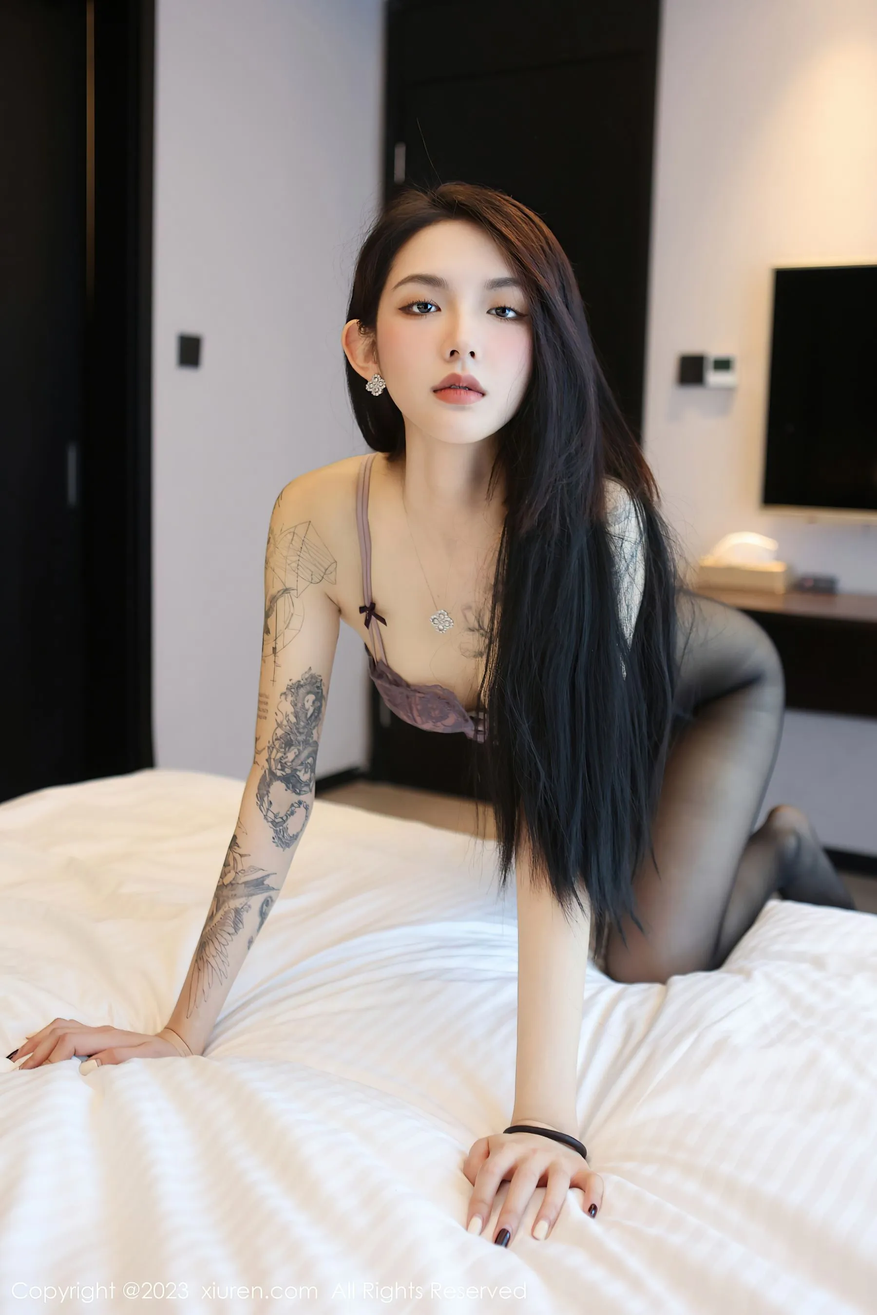 秀人网 No.6576 乔一一 黑丝美腿第5张