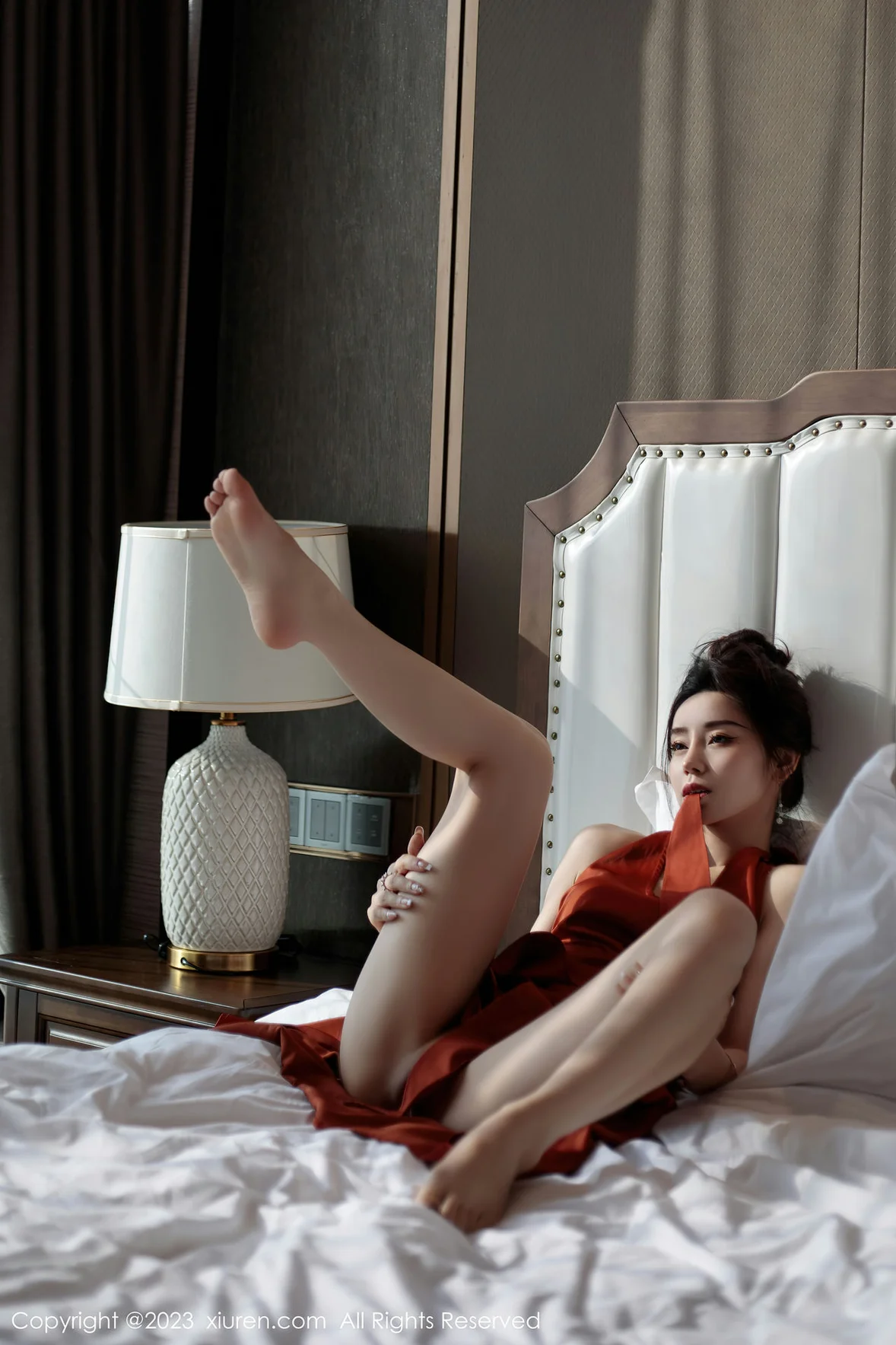  XiuRen 秀人 No.6861 苏曼兮 红色连夜短裙首套写真 [75P]第6张