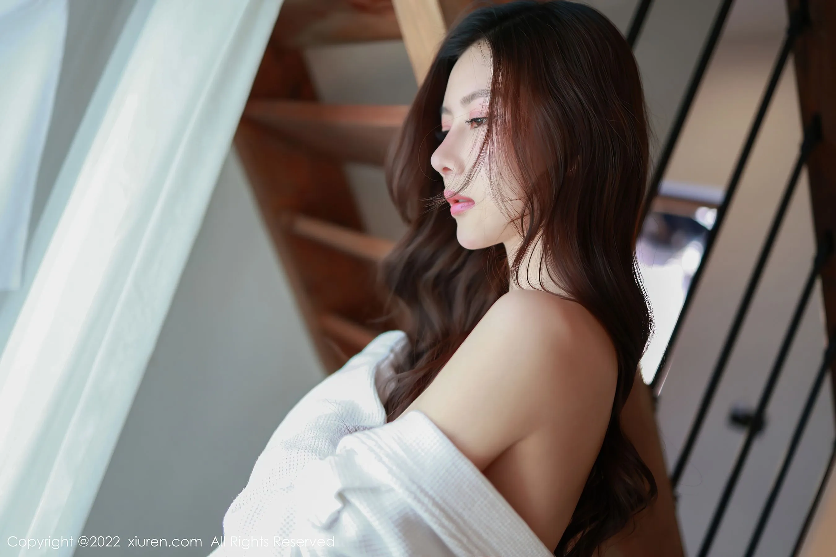  秀人网 No.4932 尹甜甜 睡袍美腿第2张