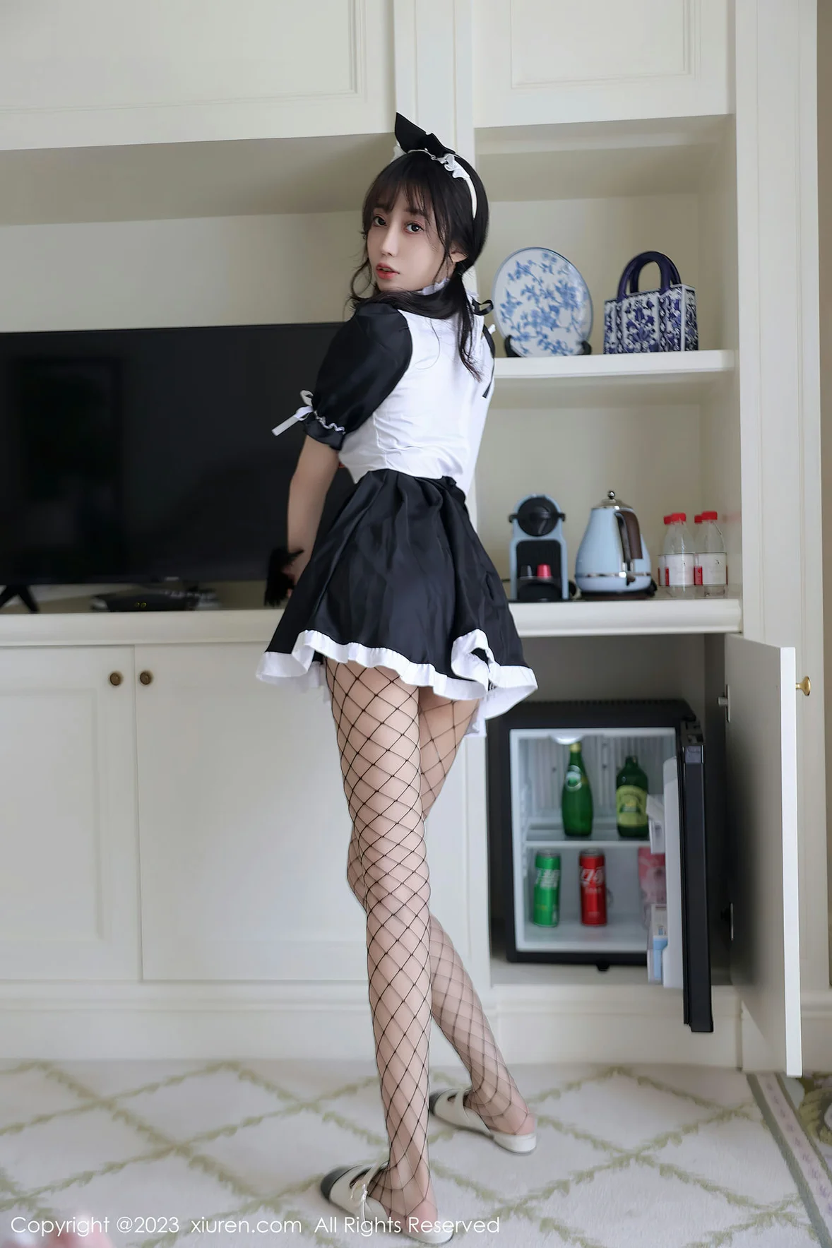  XiuRen 秀人 No.7217 玥儿玥er 黑白拼色女仆杭州旅拍 [76P]第1张