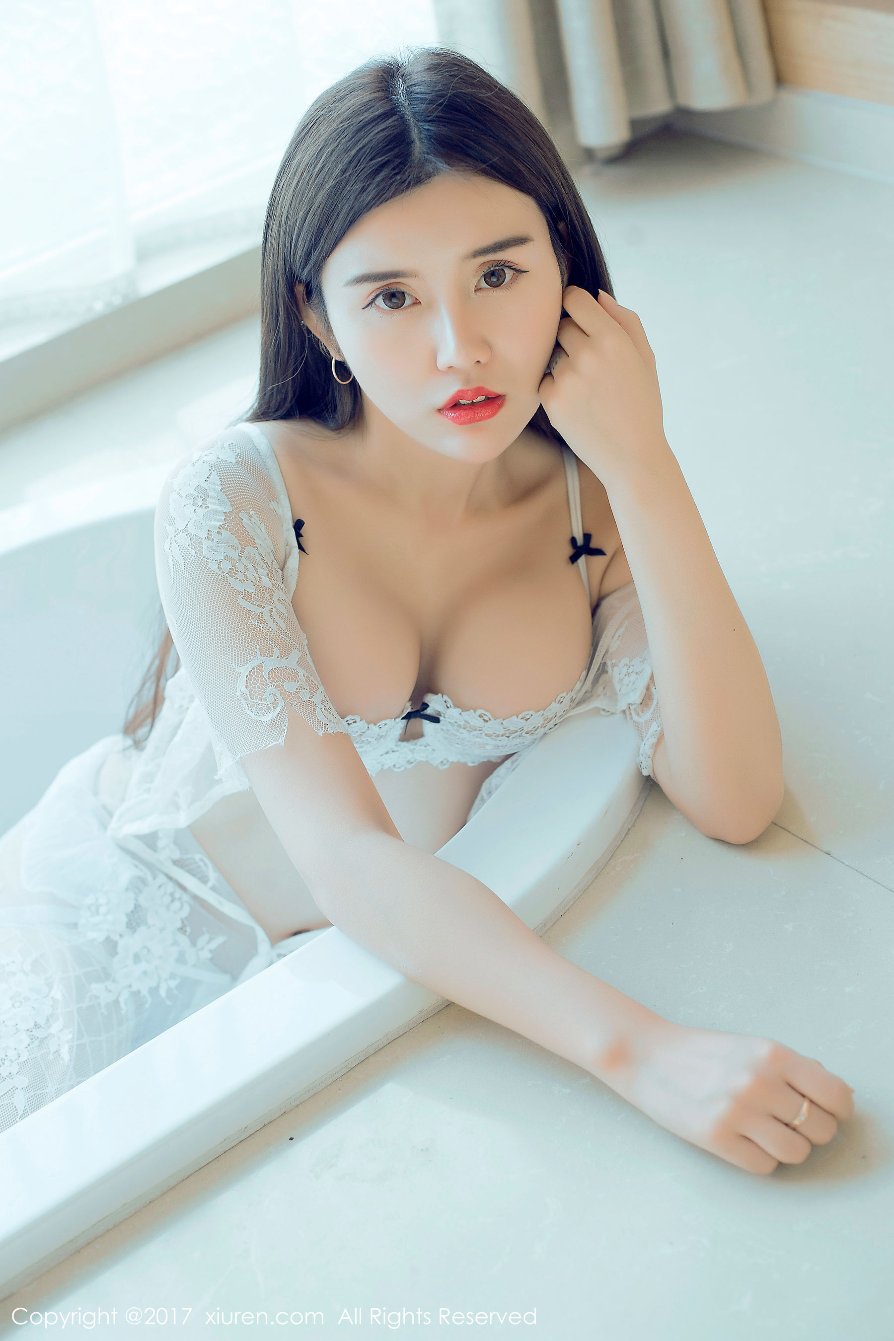  兔子NINA《青春的诱惑和妩媚》 XiuRen 秀人网 NO.813第1张