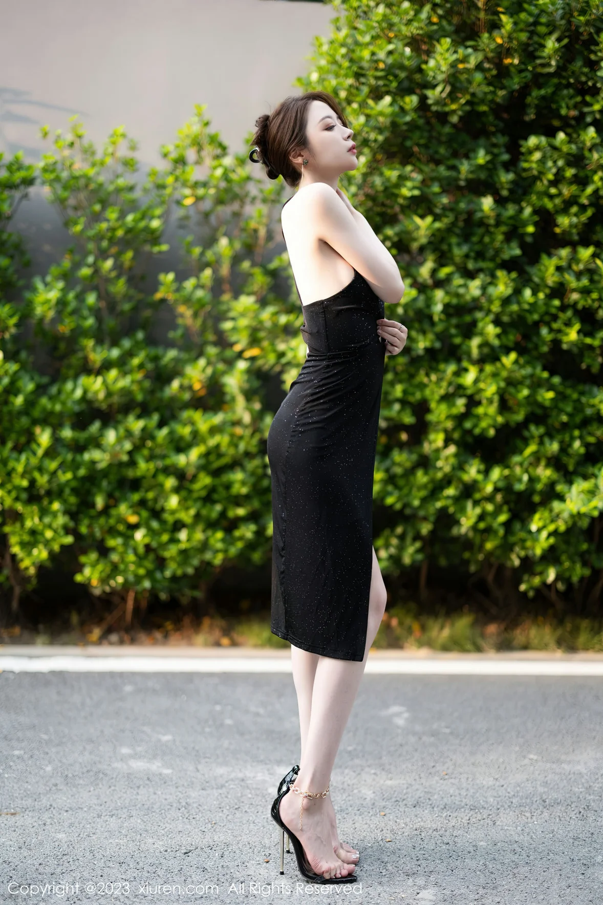  XiuRen 秀人 No.7031 梦心玥 黑色连衣长裙性感写真 [86P]第2张