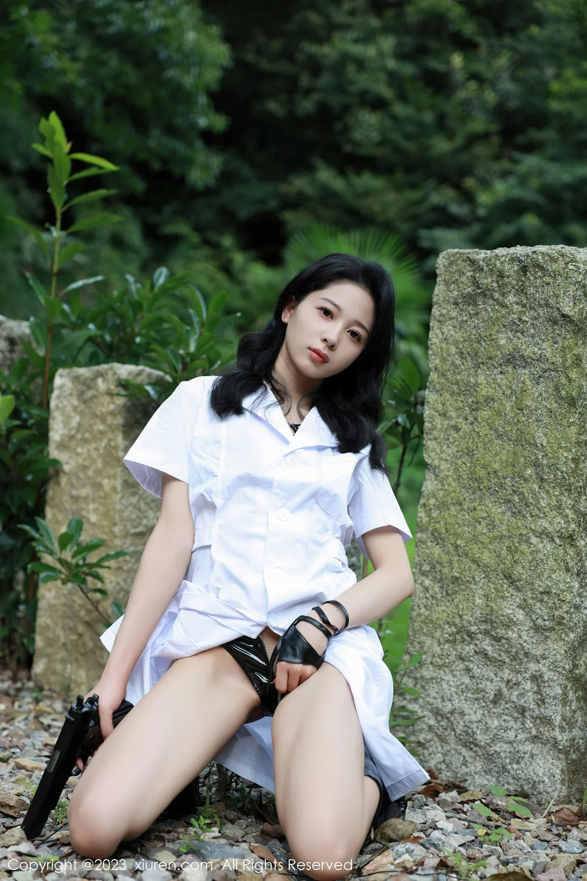  XiuRen 秀人 No.7061 糖豆sisi 野外白色外衣性感写真 [55P]第1张