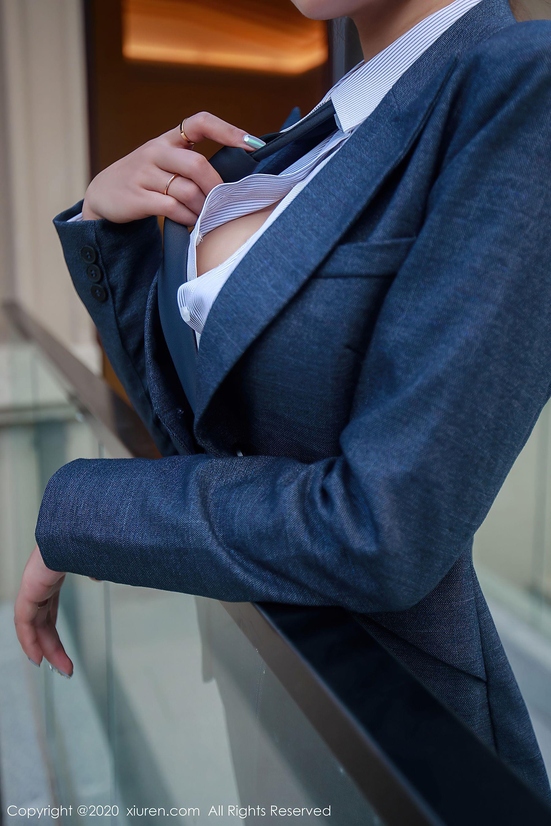  秀人XIUREN No.2309 Emily顾奈奈第1张