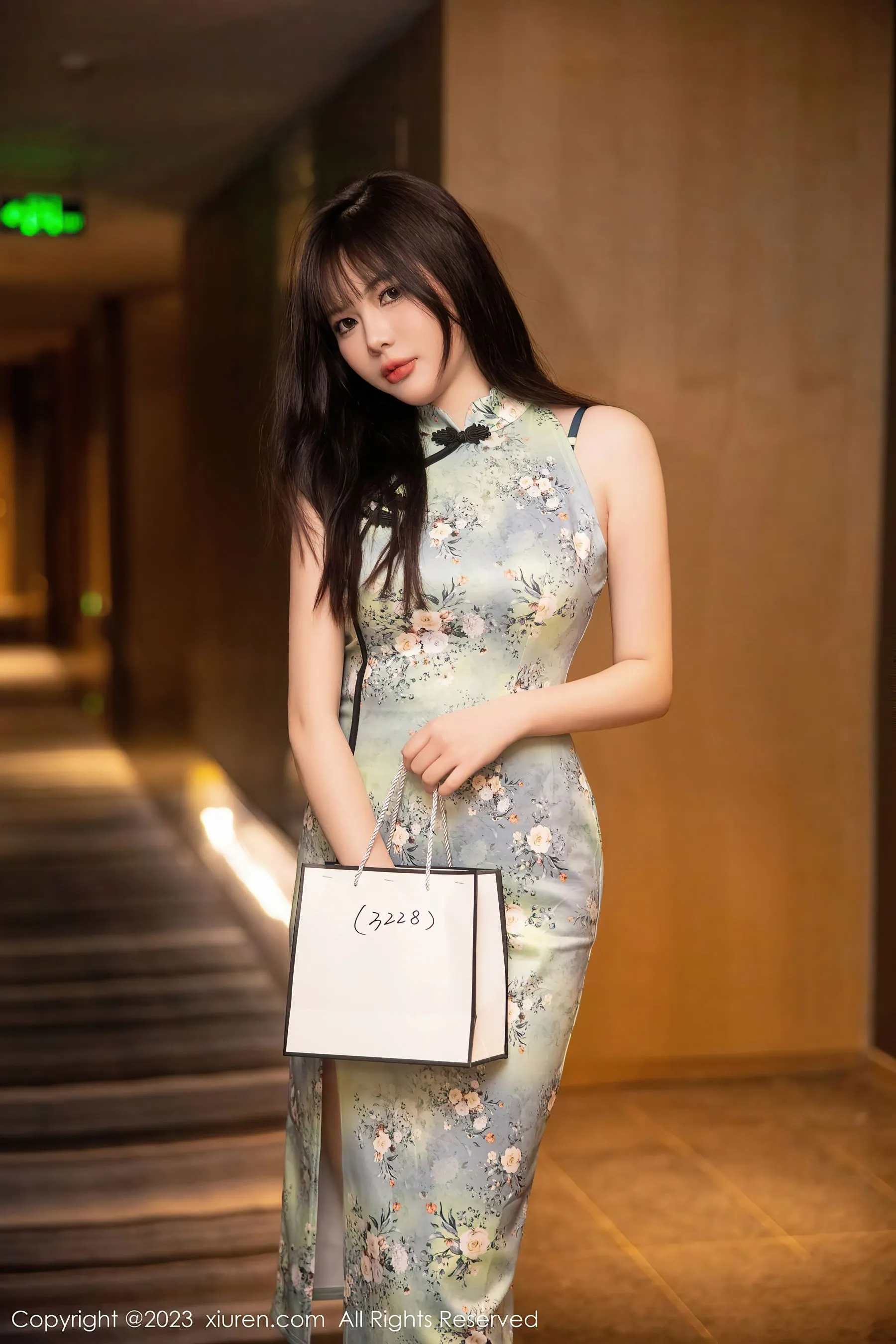  秀人网 No.6464 Arude薇薇 旗袍美腿第3张