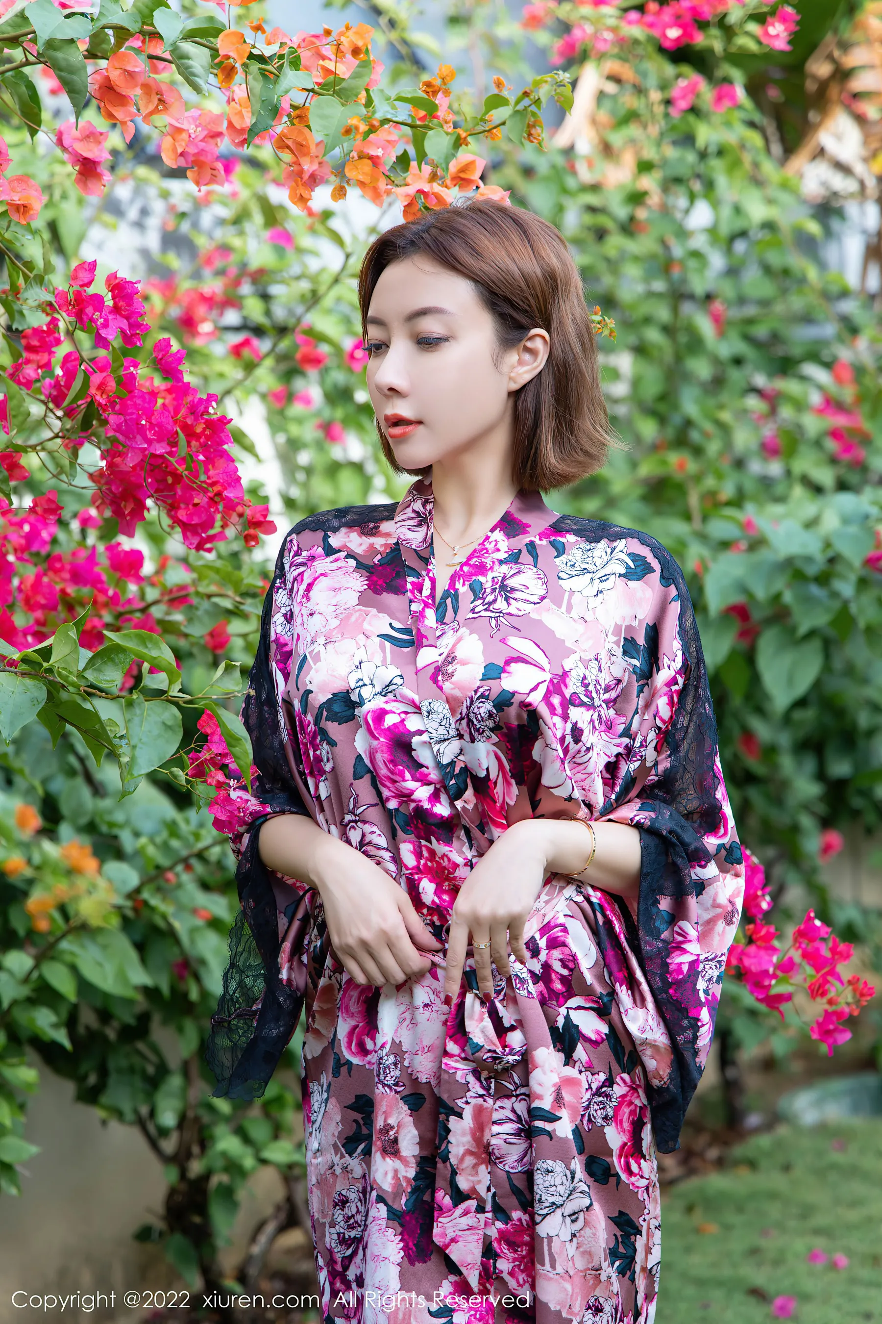  秀人网 No.4656 果儿Victoria 大胸御姐三亚旅拍第18张