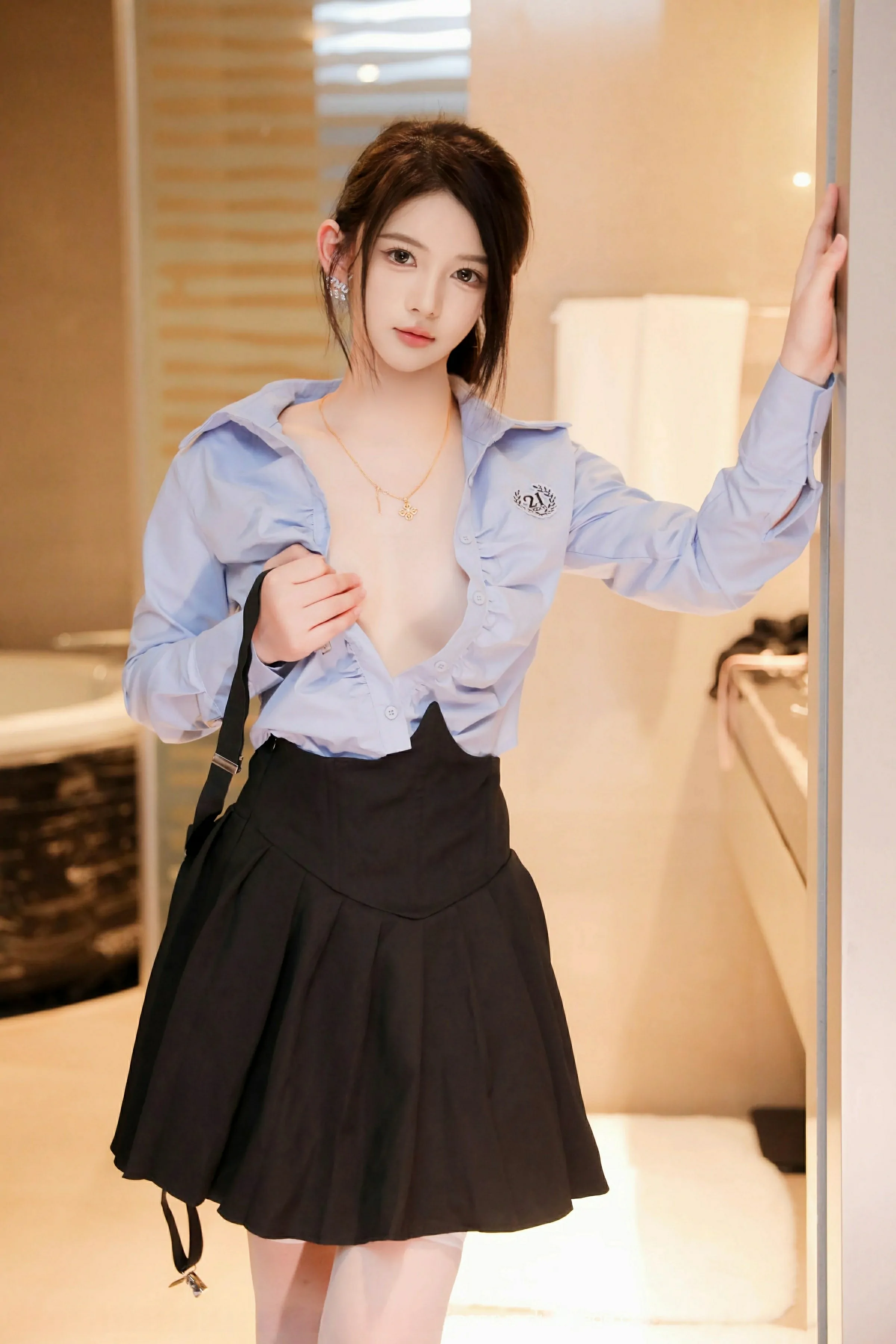  XiuRen 秀人 No.9819 爱酱里 [80P]第6张