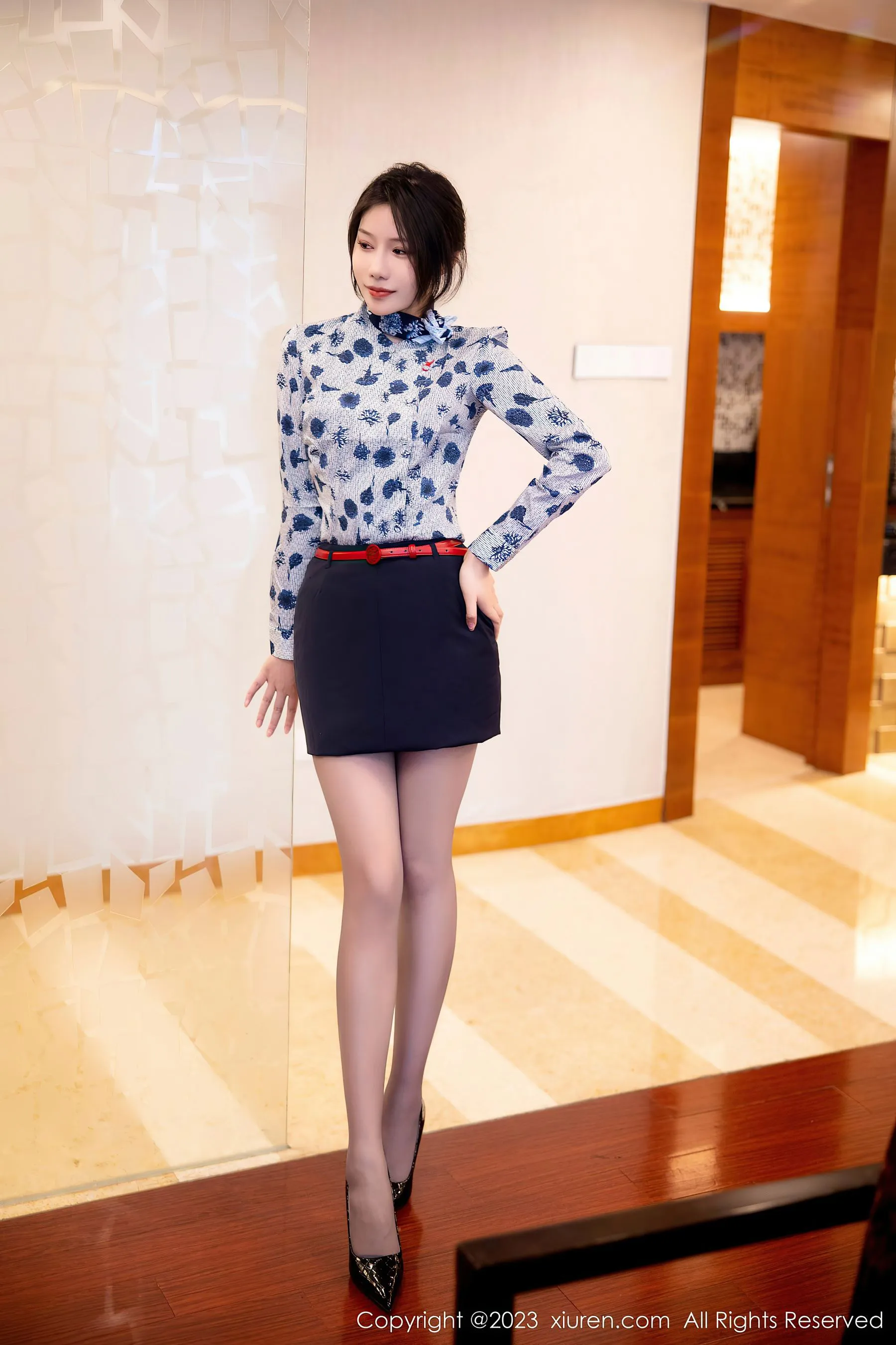  秀人网 No.6338 王楚璇 新人制服短裙第17张