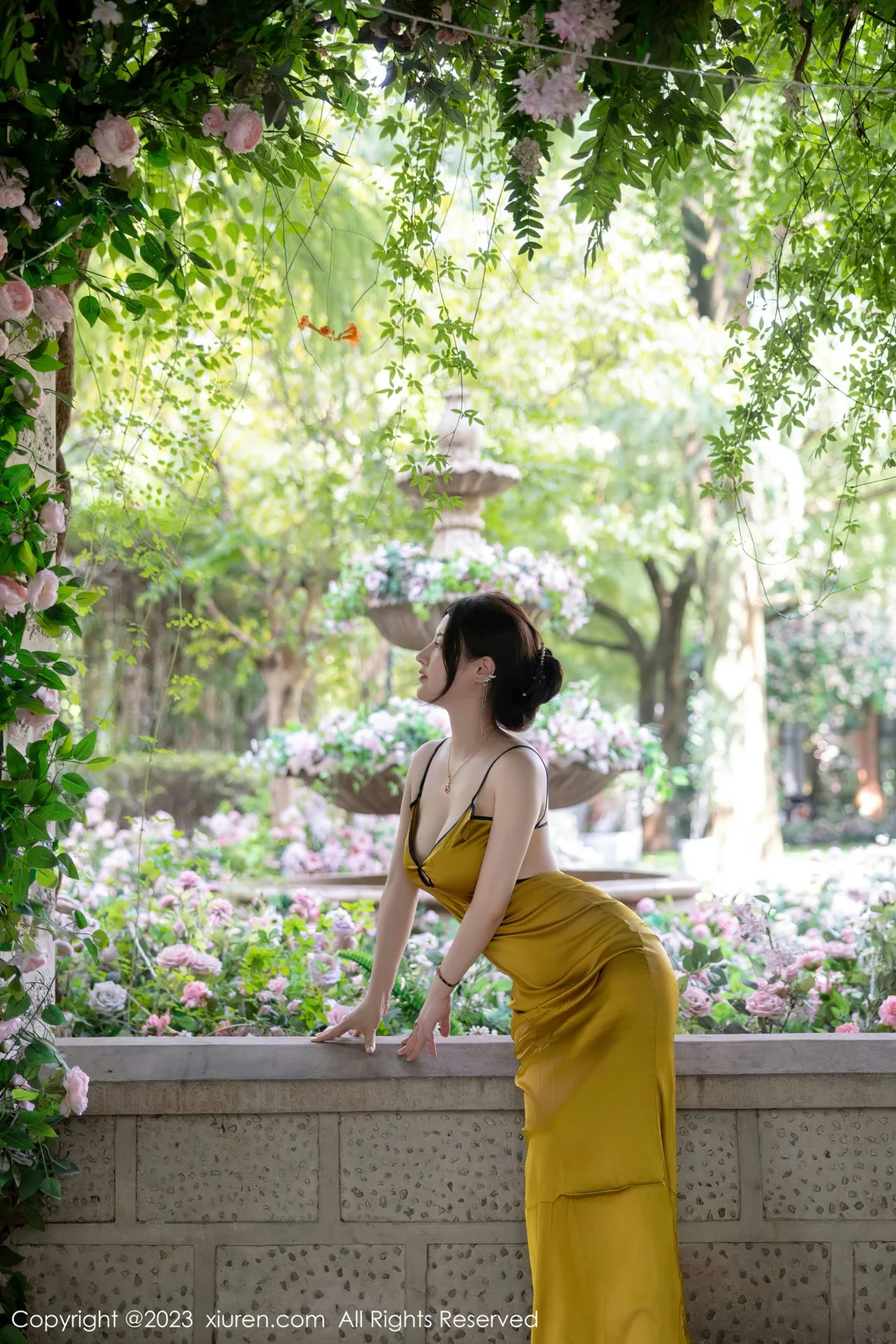  XiuRen 秀人 No.7302 诗诗kiki 吊带长裙性感写真 [84P]第15张