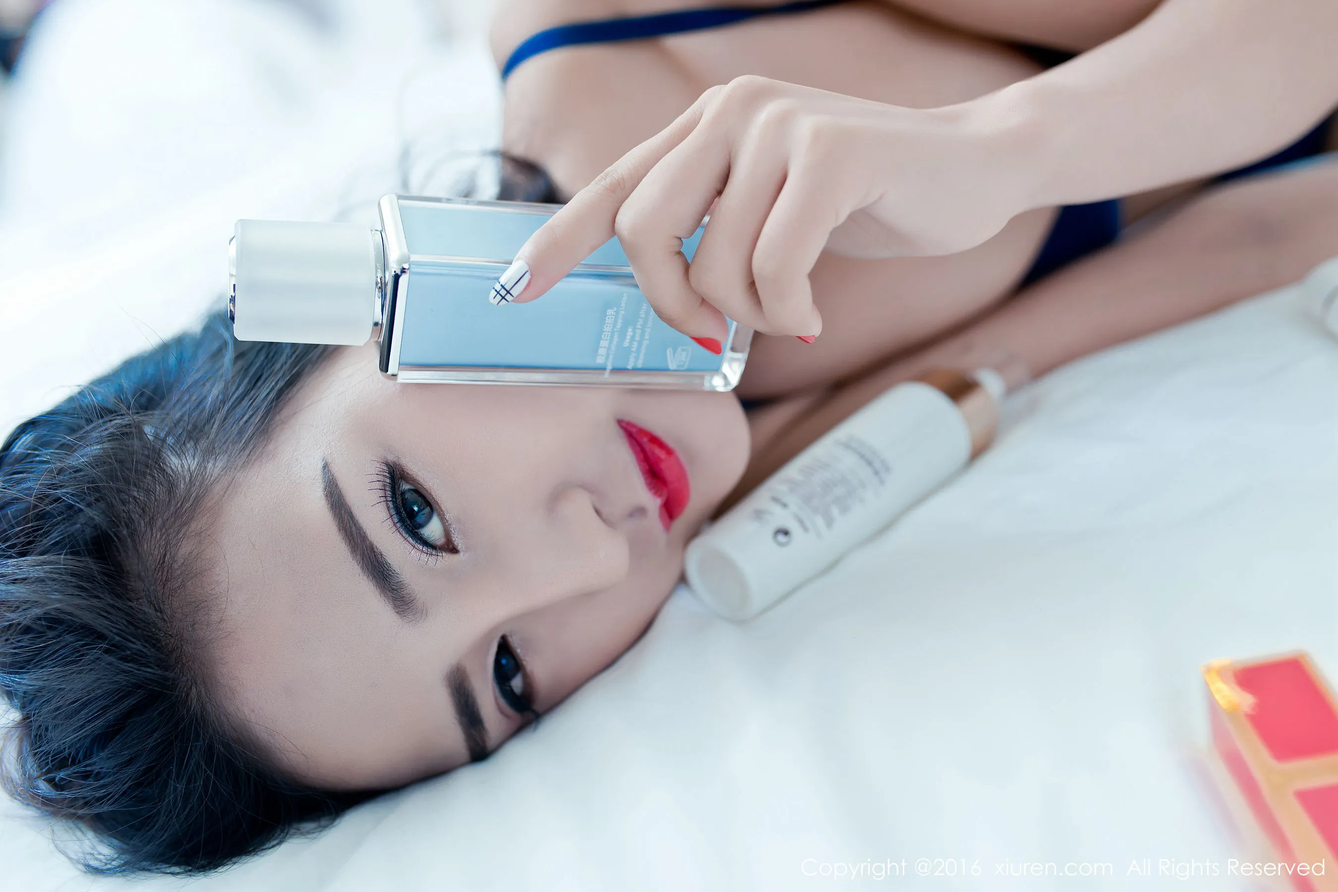  梅哥《集性感、时尚、丝袜美腿一身的秀气妹子》 秀人网 No.561第15张