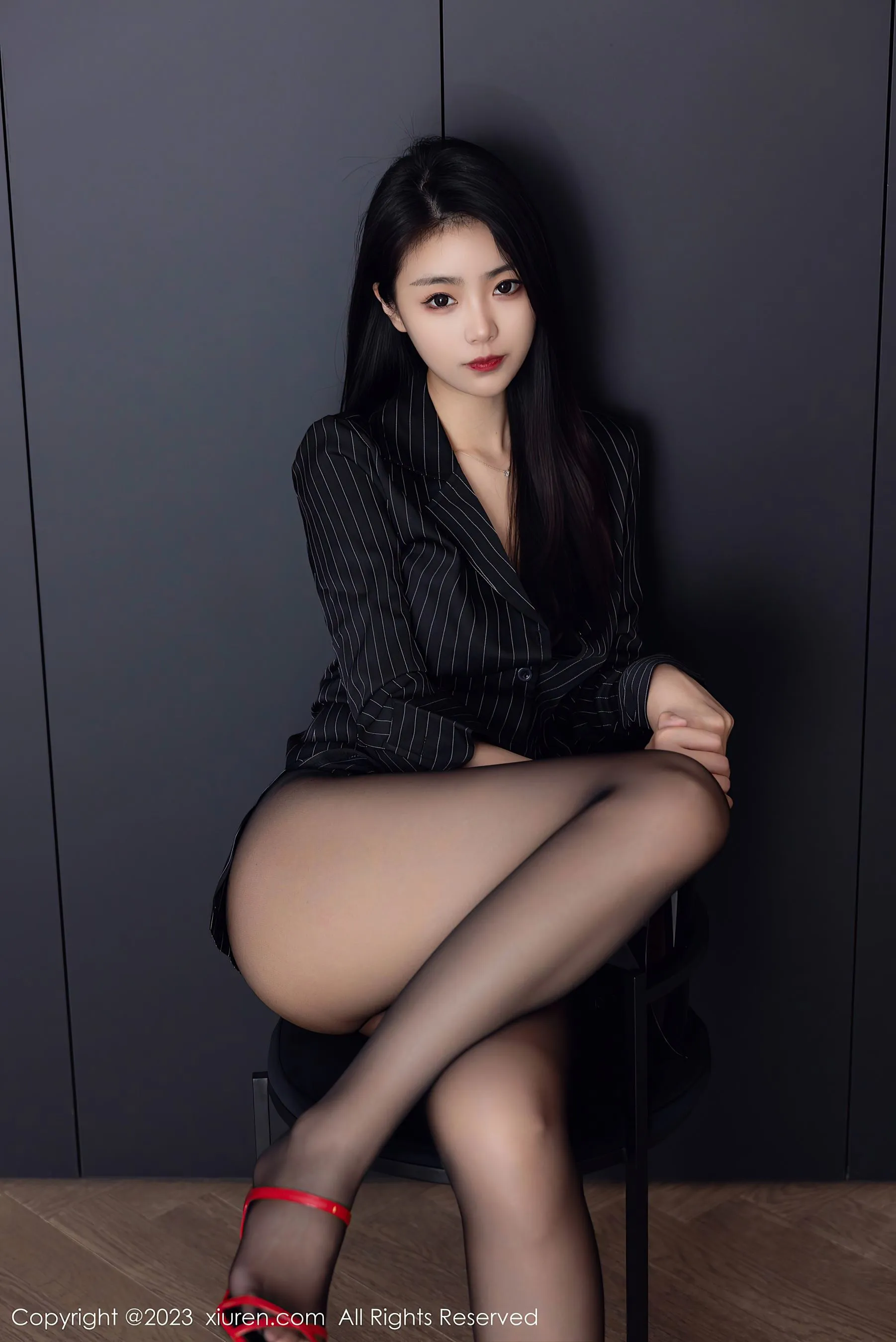 秀人网 No.6677 可樂Vicky 黑丝美腿第21张