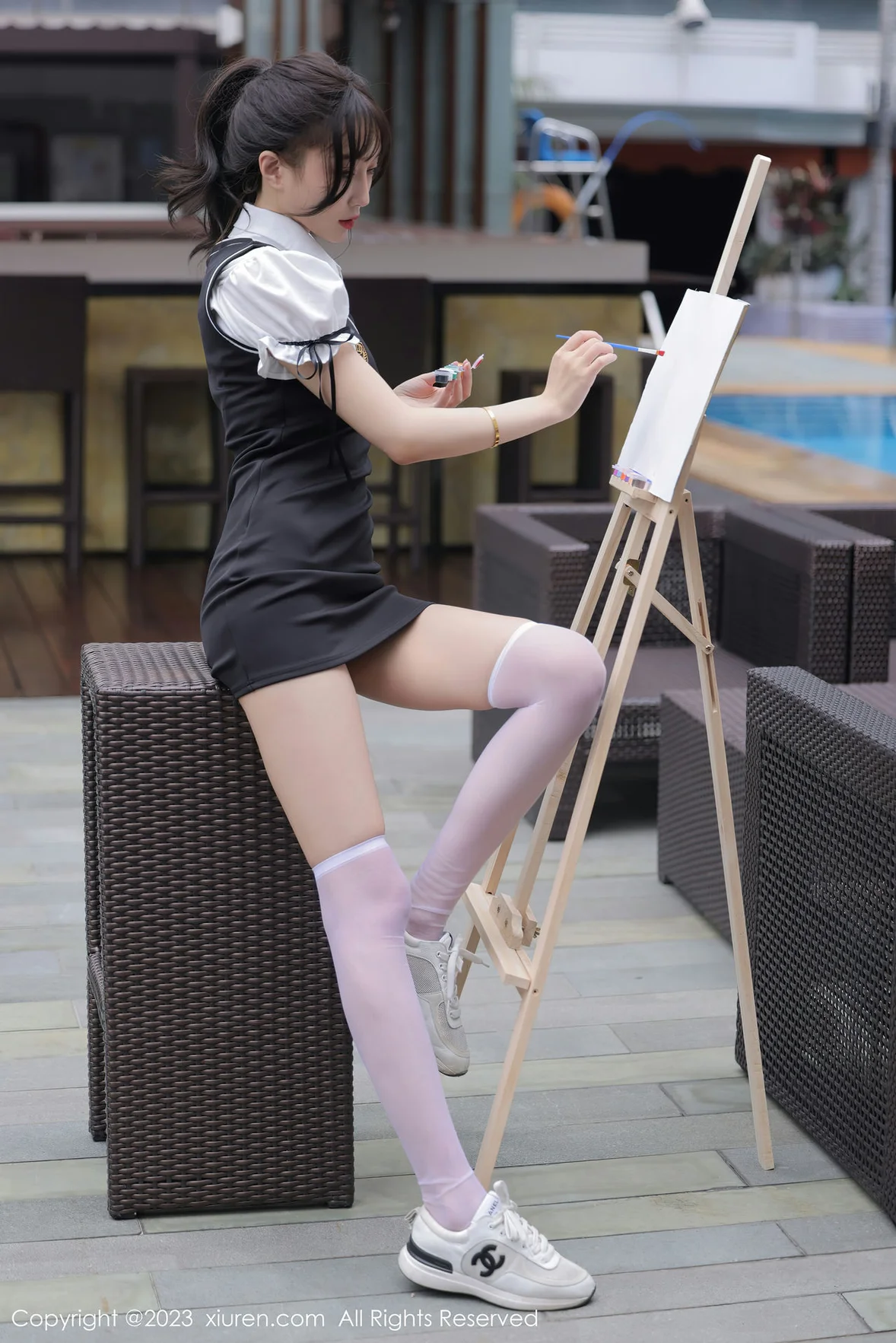  XiuRen 秀人 No.6889 玥儿玥er 黑色背带裙广州旅拍 [73P]第2张